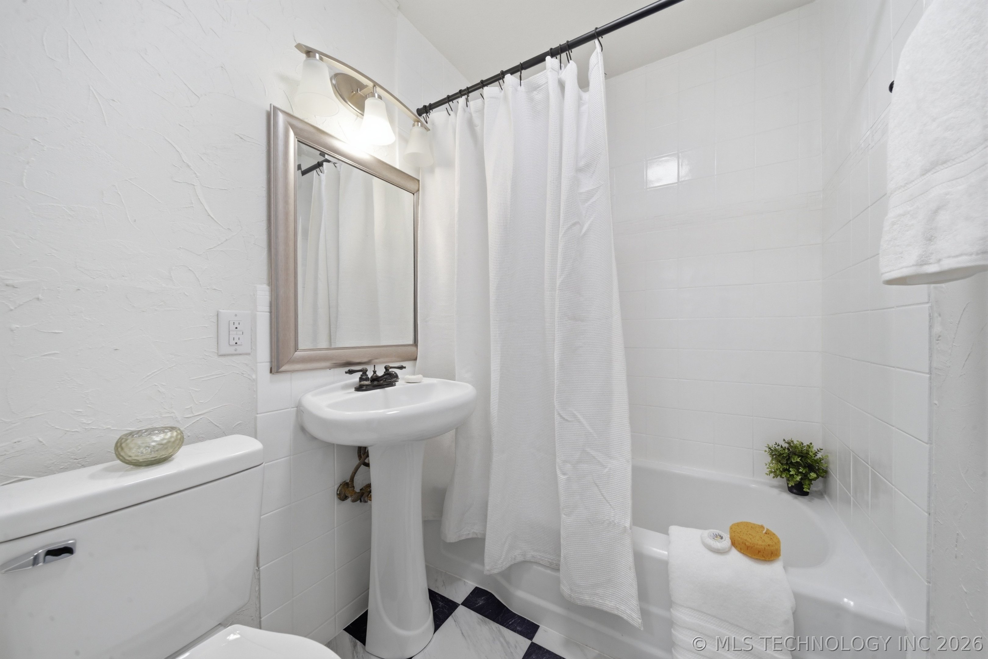 1538 E 53rd Street Property Photo 23