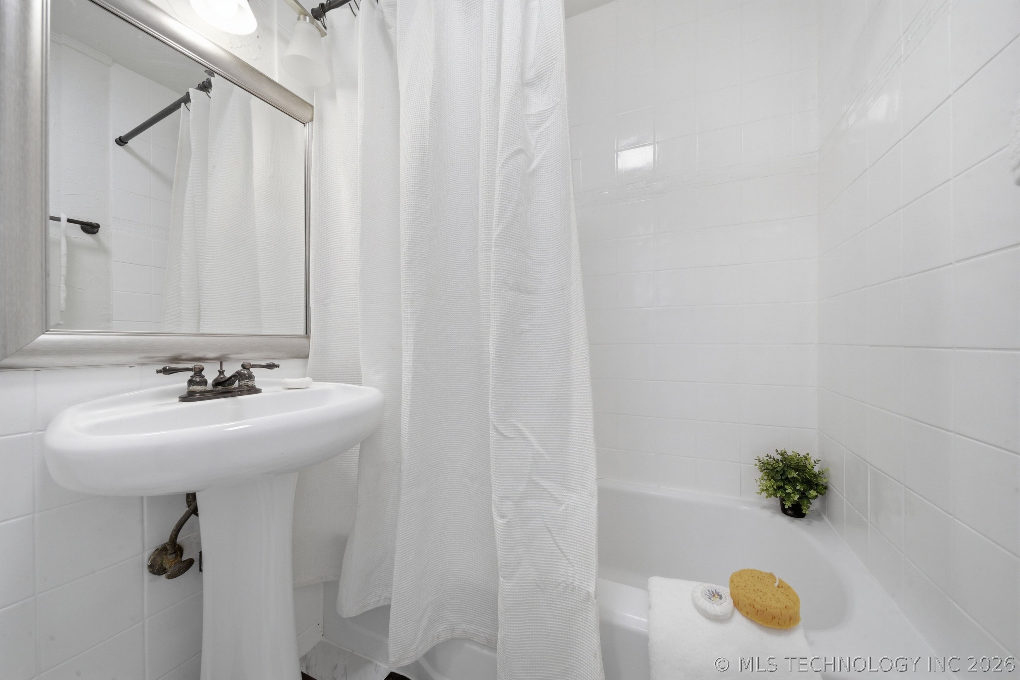 1538 E 53rd Street Property Photo 24