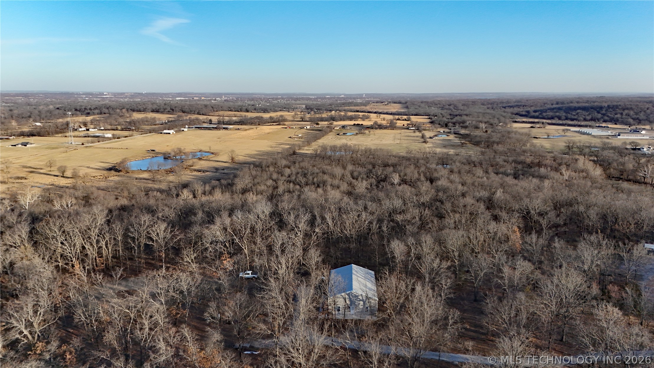 13785 E 520 Road Property Photo 4