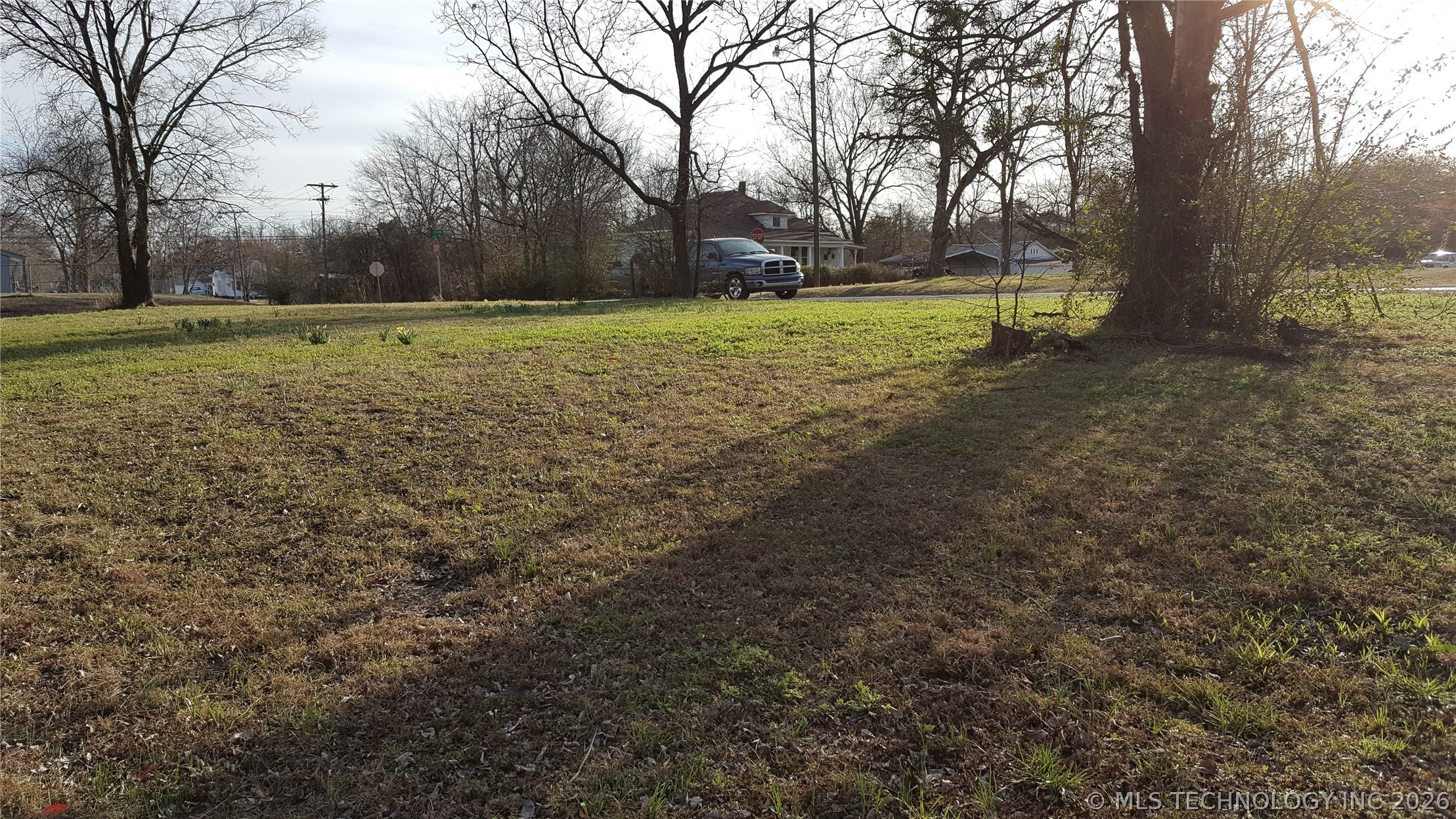 202 E John Street Property Photo 3