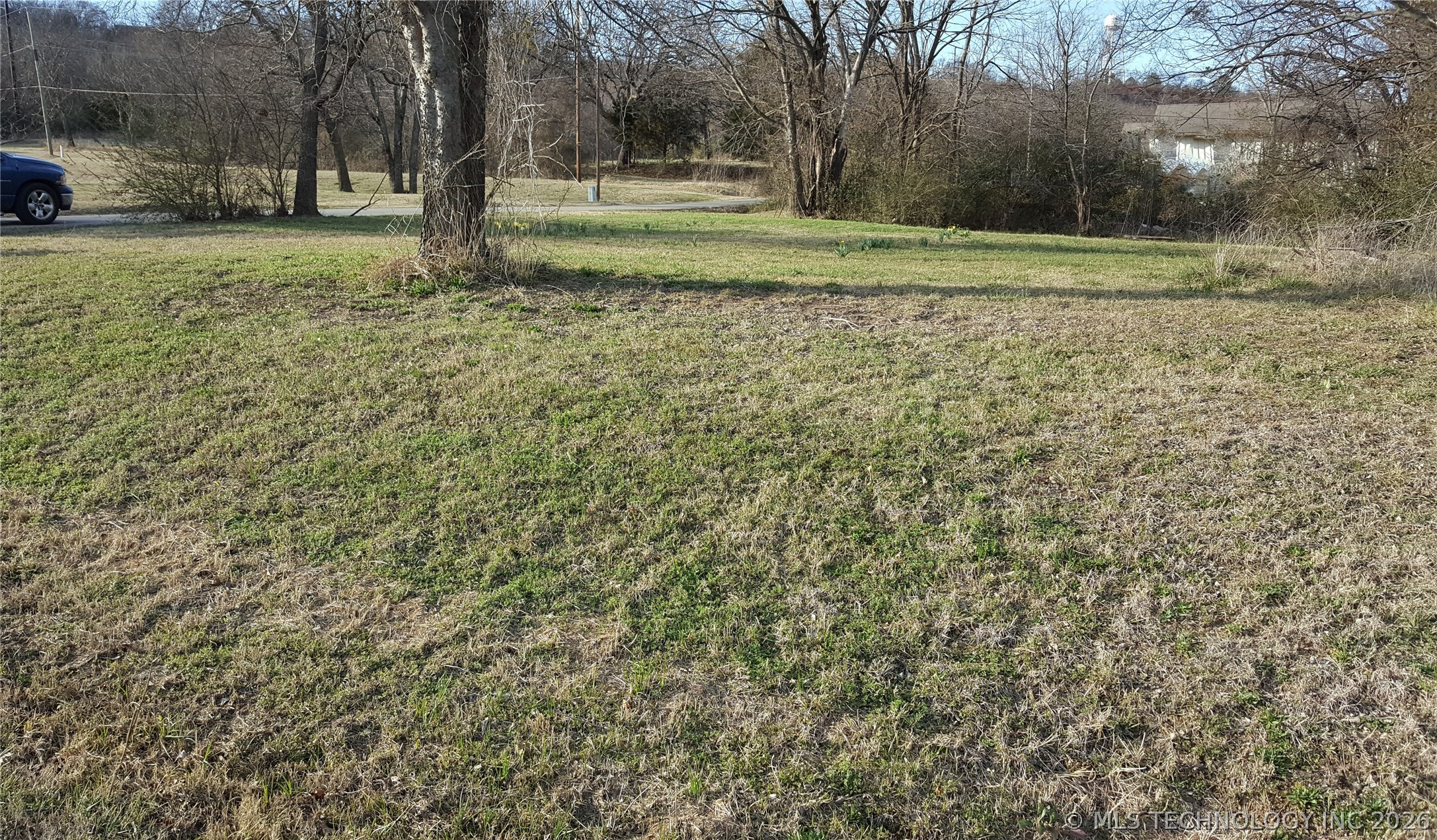 202 E John Street Property Photo 4