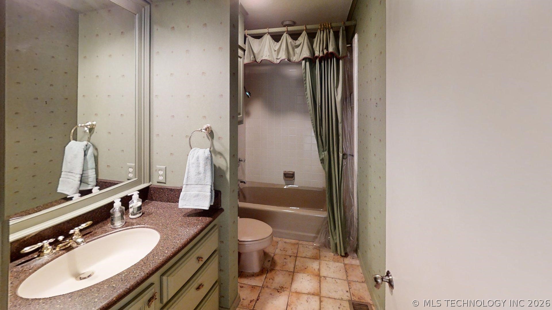 1001 Rockford Court Property Photo 28