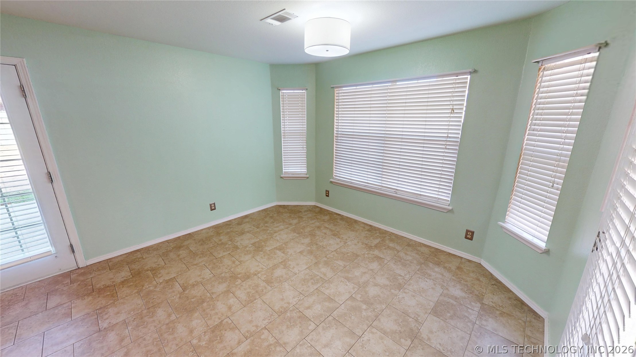 8047 Vintage Trace Drive Property Photo 5