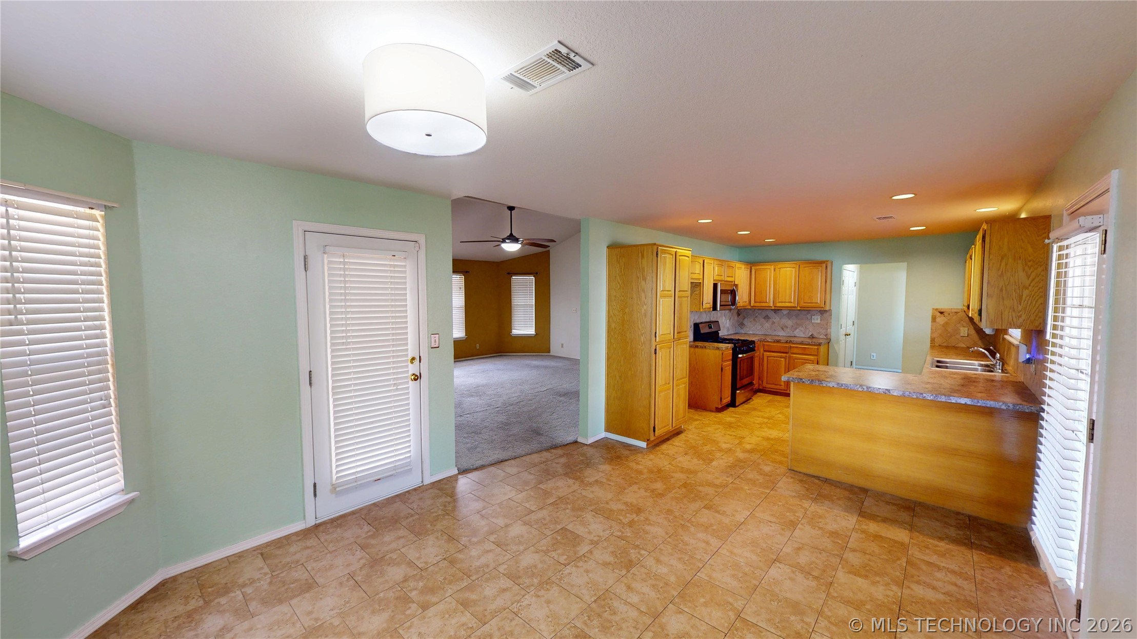 8047 Vintage Trace Drive Property Photo 6