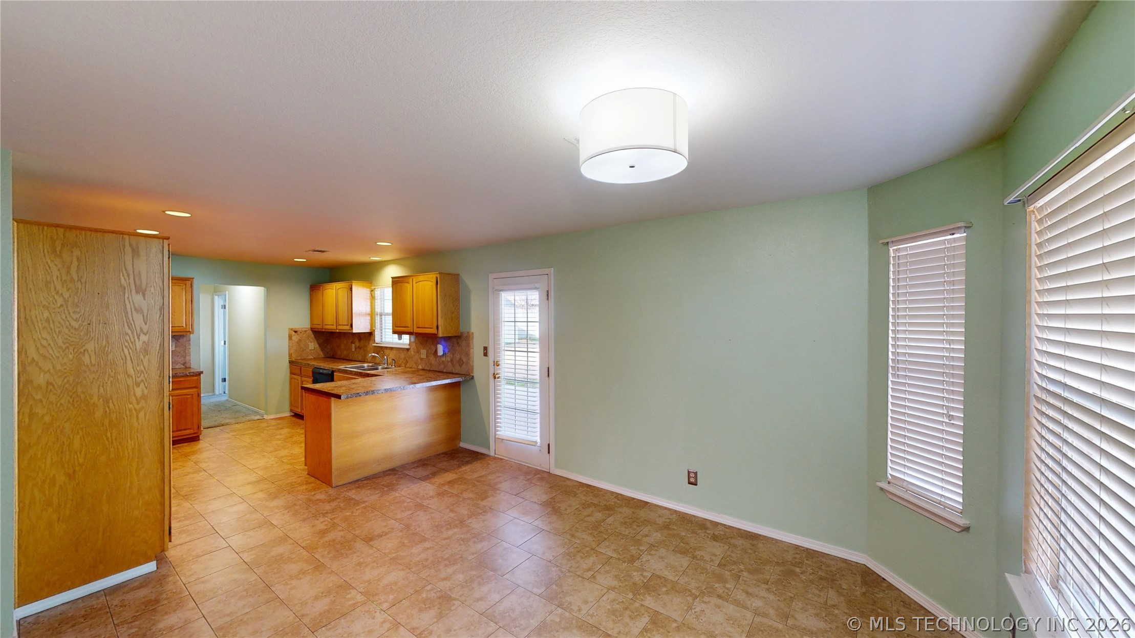 8047 Vintage Trace Drive Property Photo 7