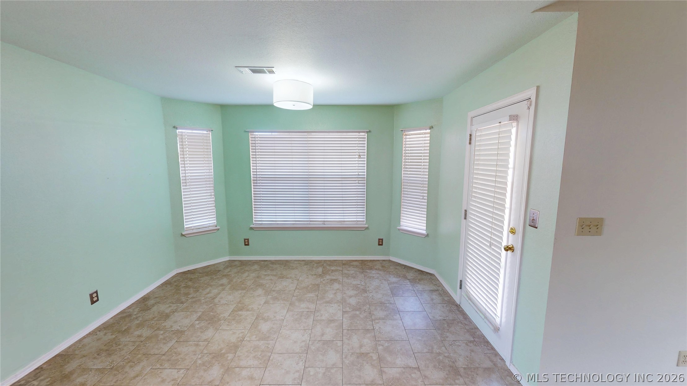 8047 Vintage Trace Drive Property Photo 9