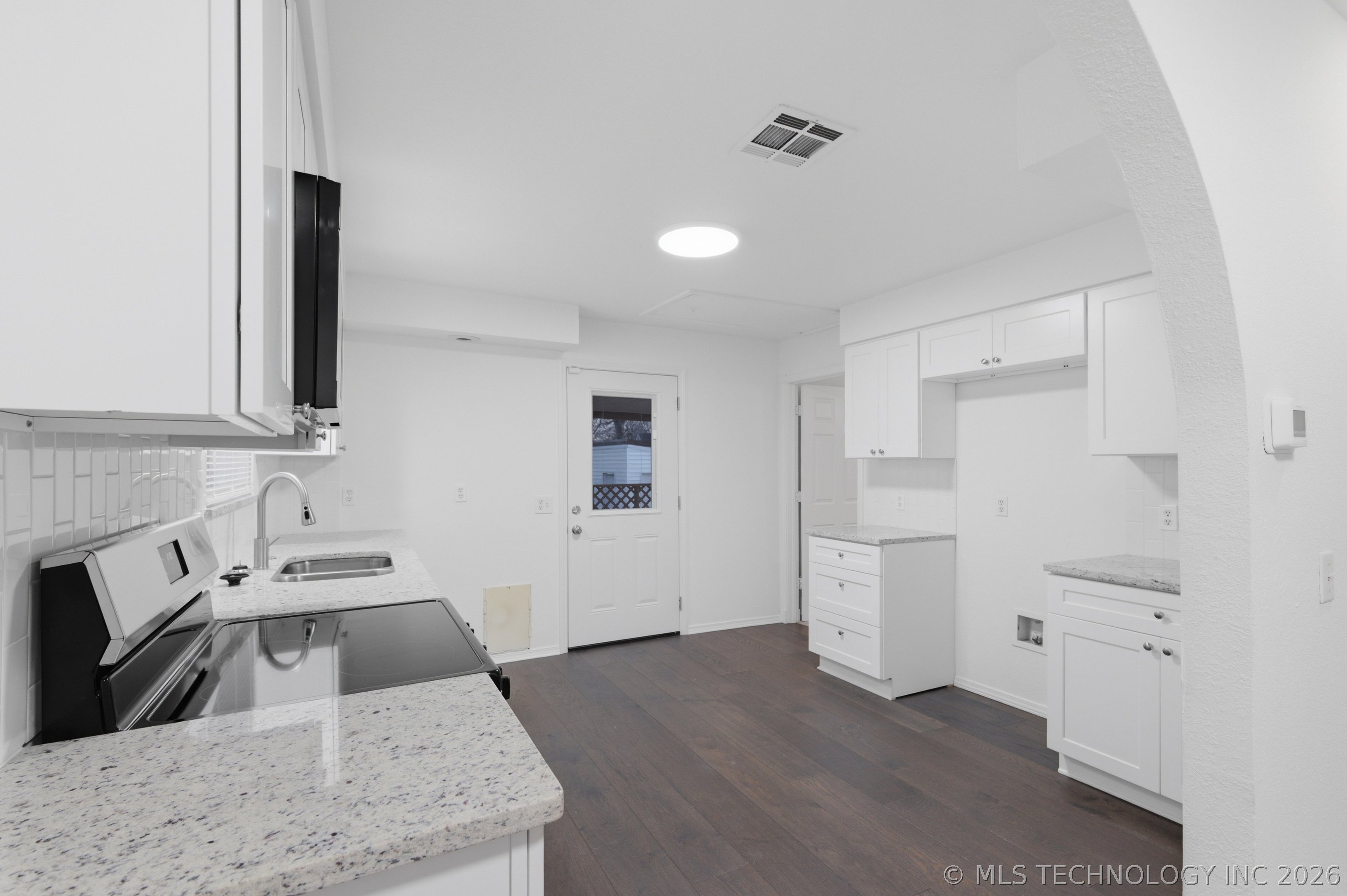 2606100 Property Photo 11