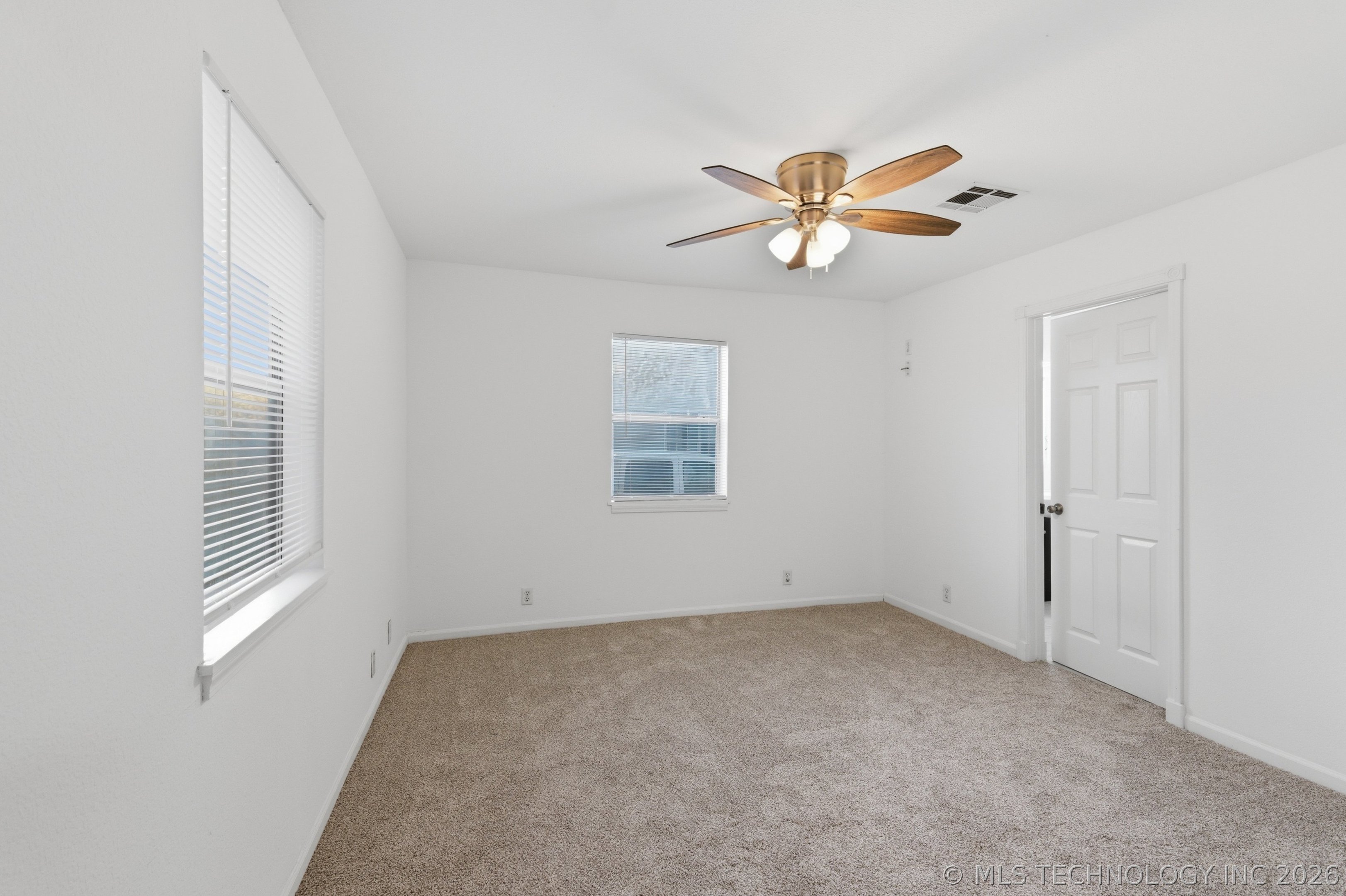 2606100 Property Photo 12
