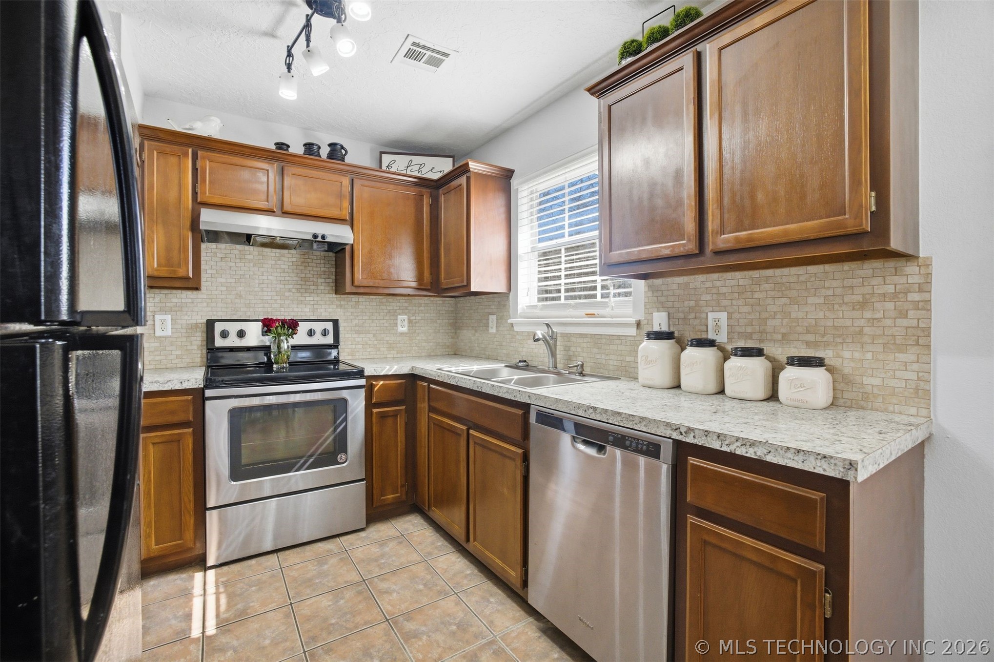 111 W Redwood Street Property Photo 7