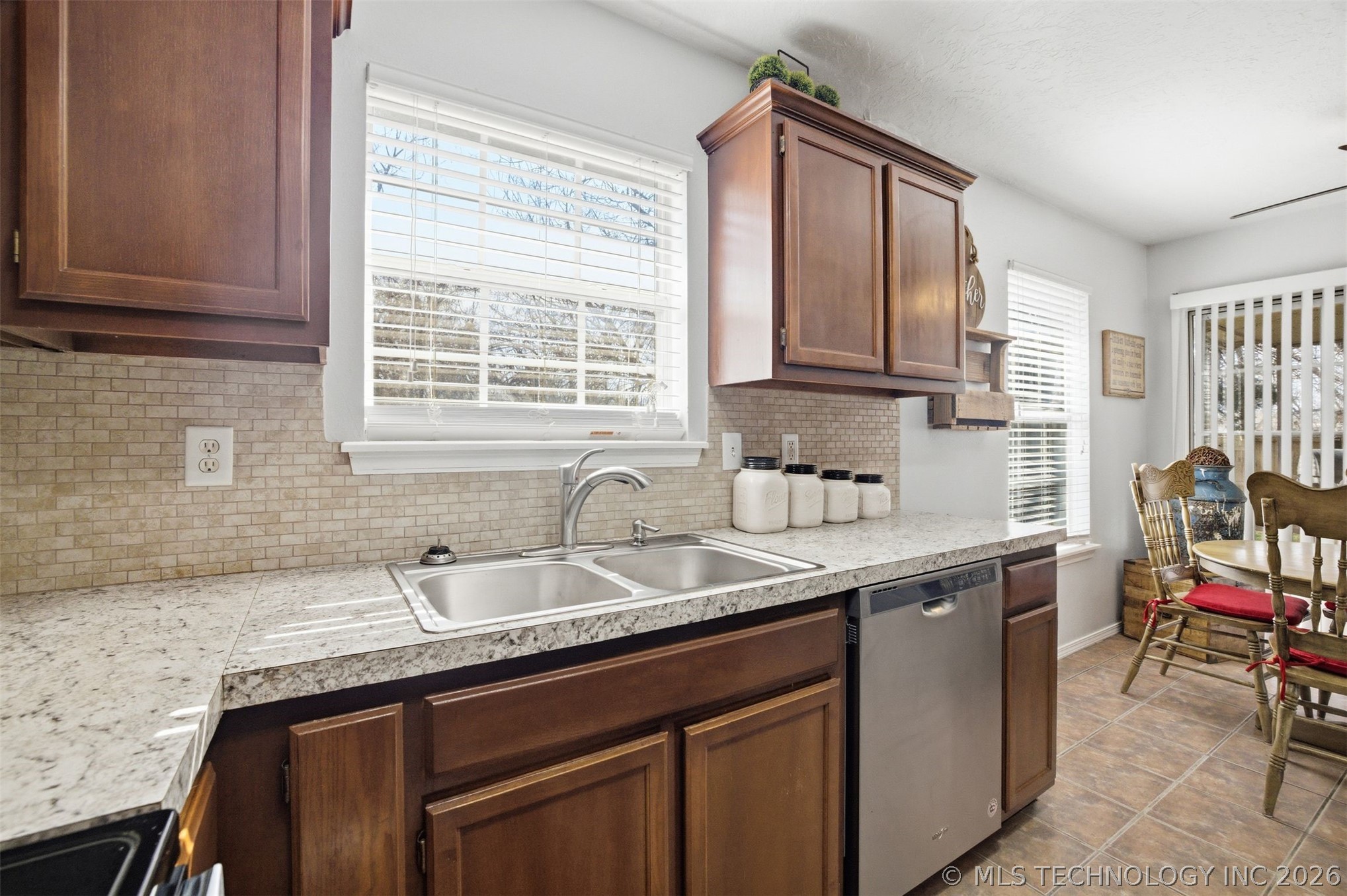 111 W Redwood Street Property Photo 8
