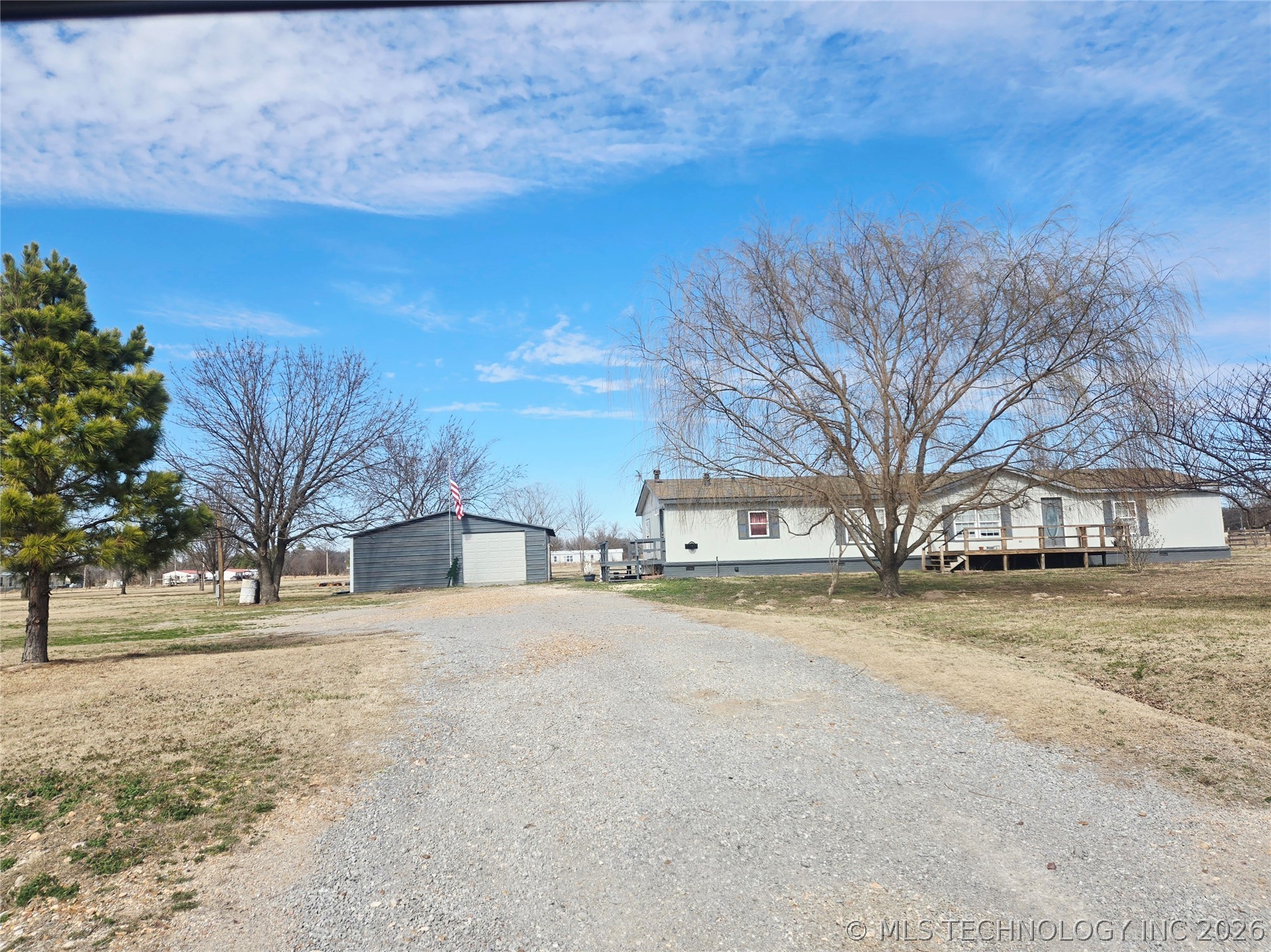 4833 E 550 Property Photo 1