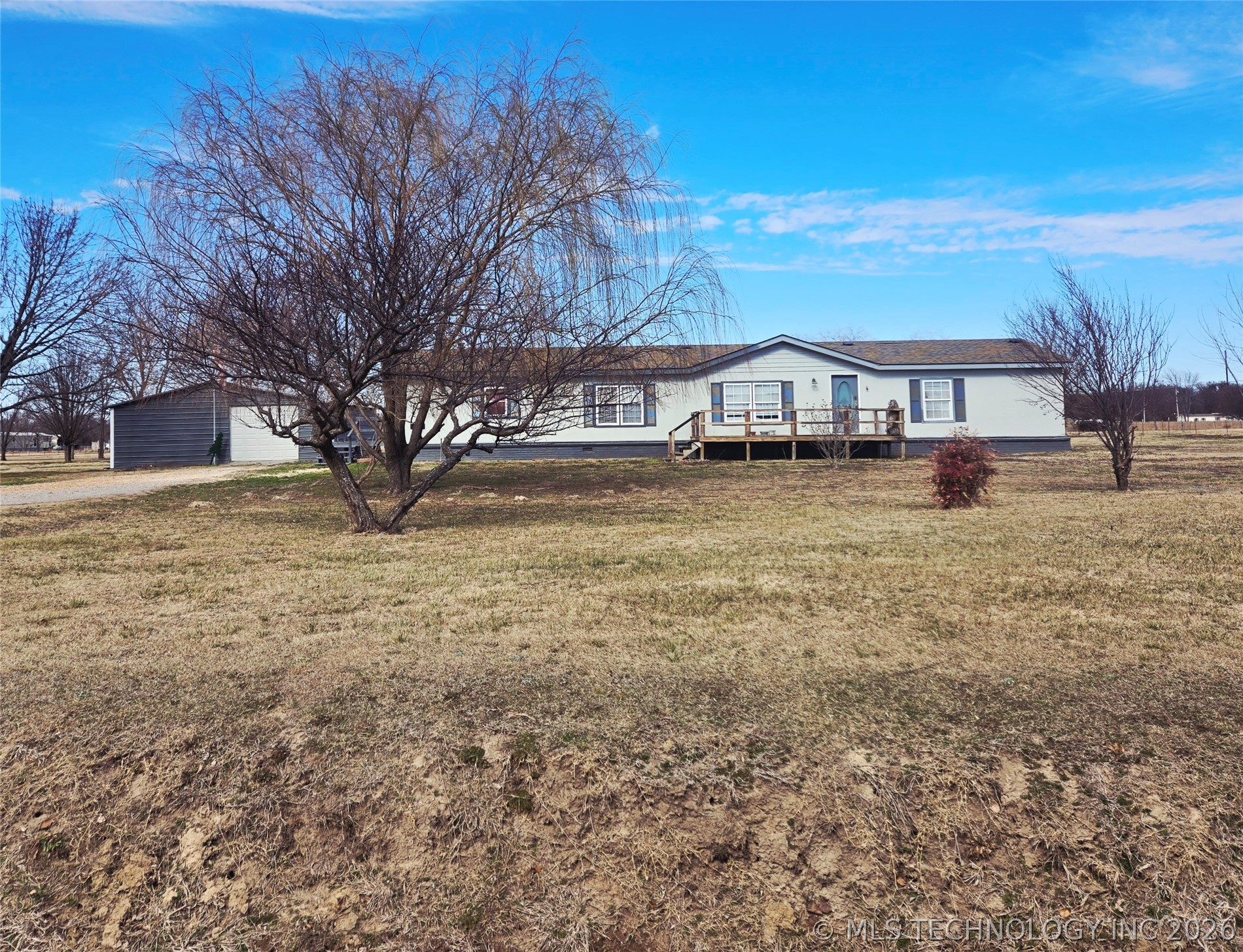 4833 E 550 Property Photo 2