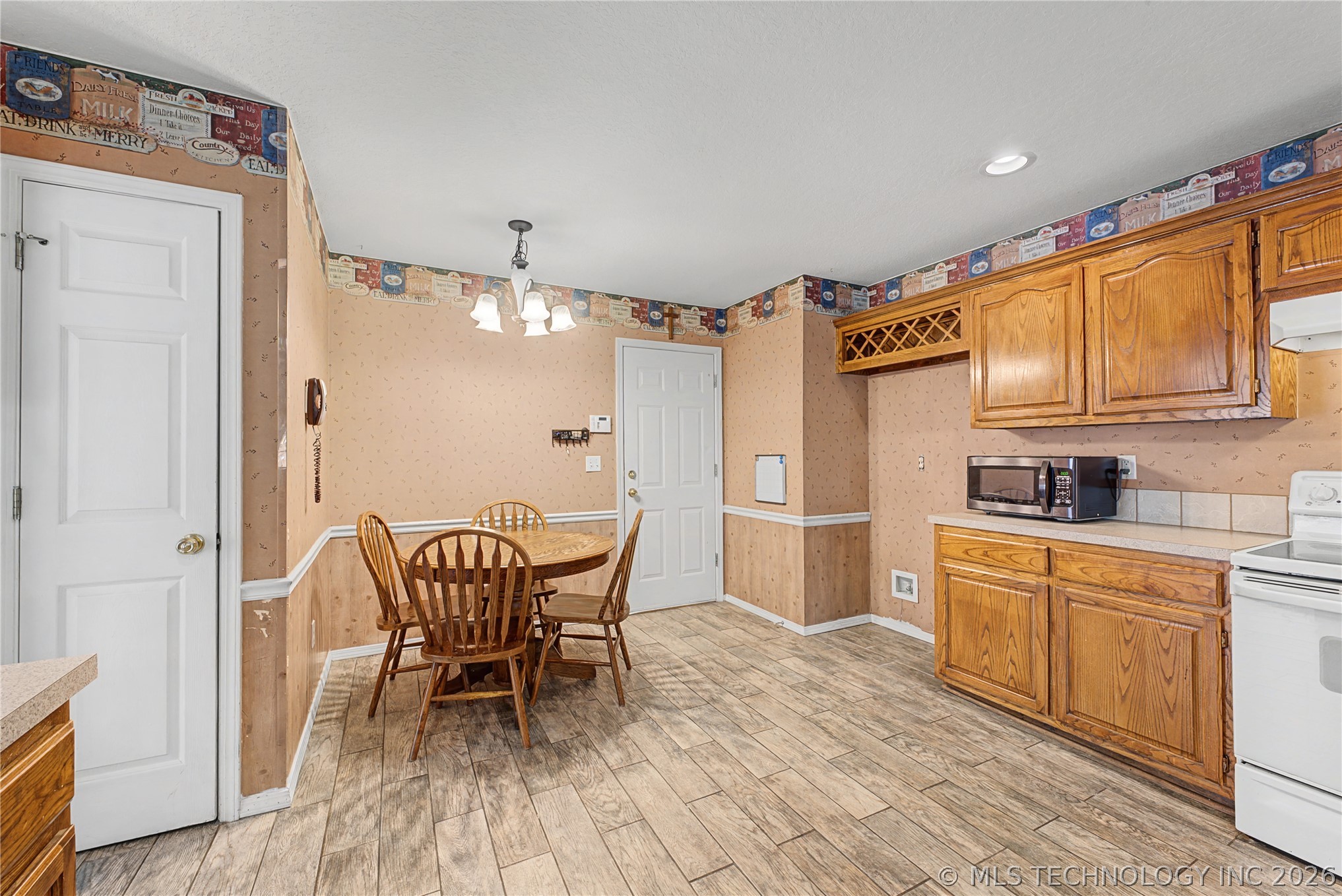 4347 S 200th Avenue E Property Photo 8