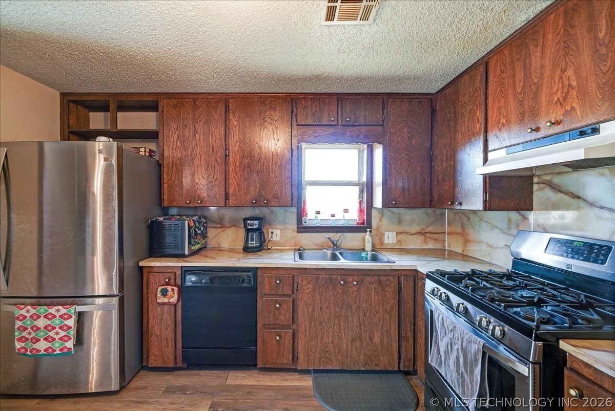 470025 Highway 101 Property Photo 6