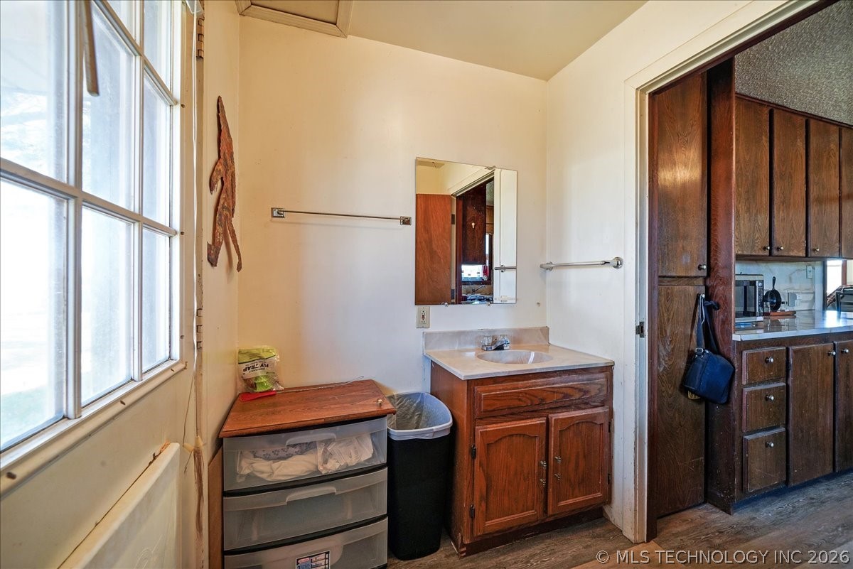 470025 Highway 101 Property Photo 9
