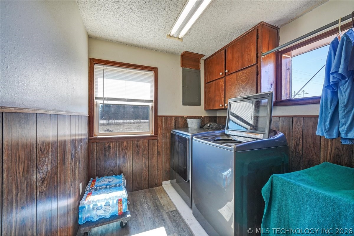 470025 Highway 101 Property Photo 10