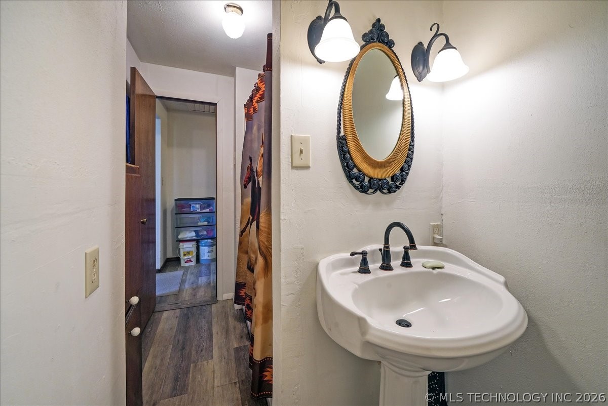 470025 Highway 101 Property Photo 14