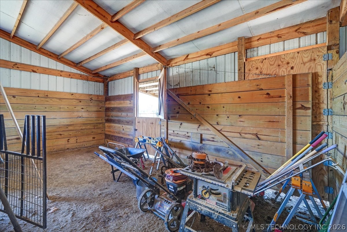 470025 Highway 101 Property Photo 24