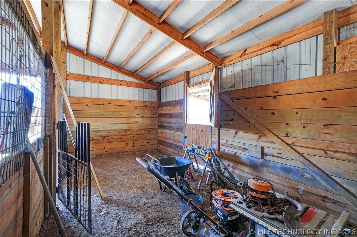 470025 Highway 101 Property Photo 25