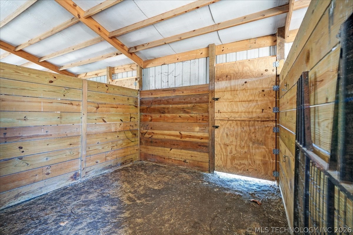 470025 Highway 101 Property Photo 27
