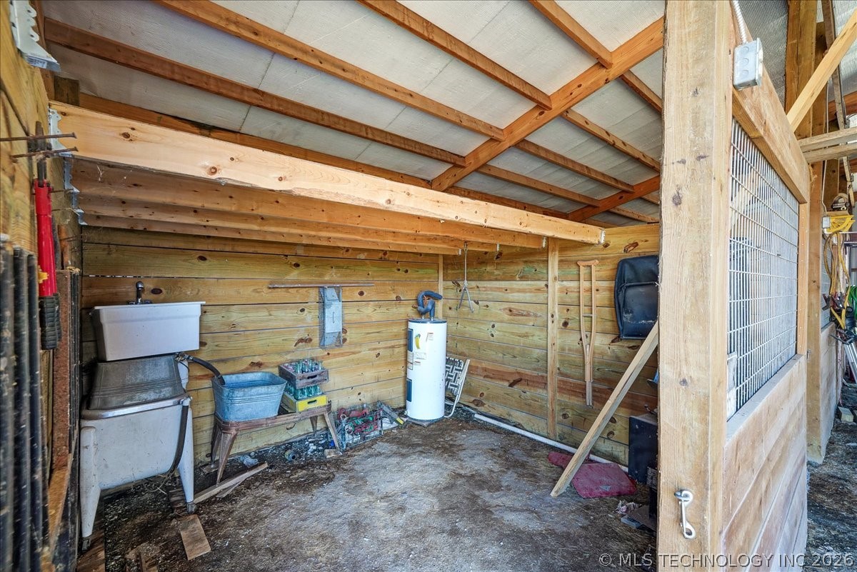 470025 Highway 101 Property Photo 28