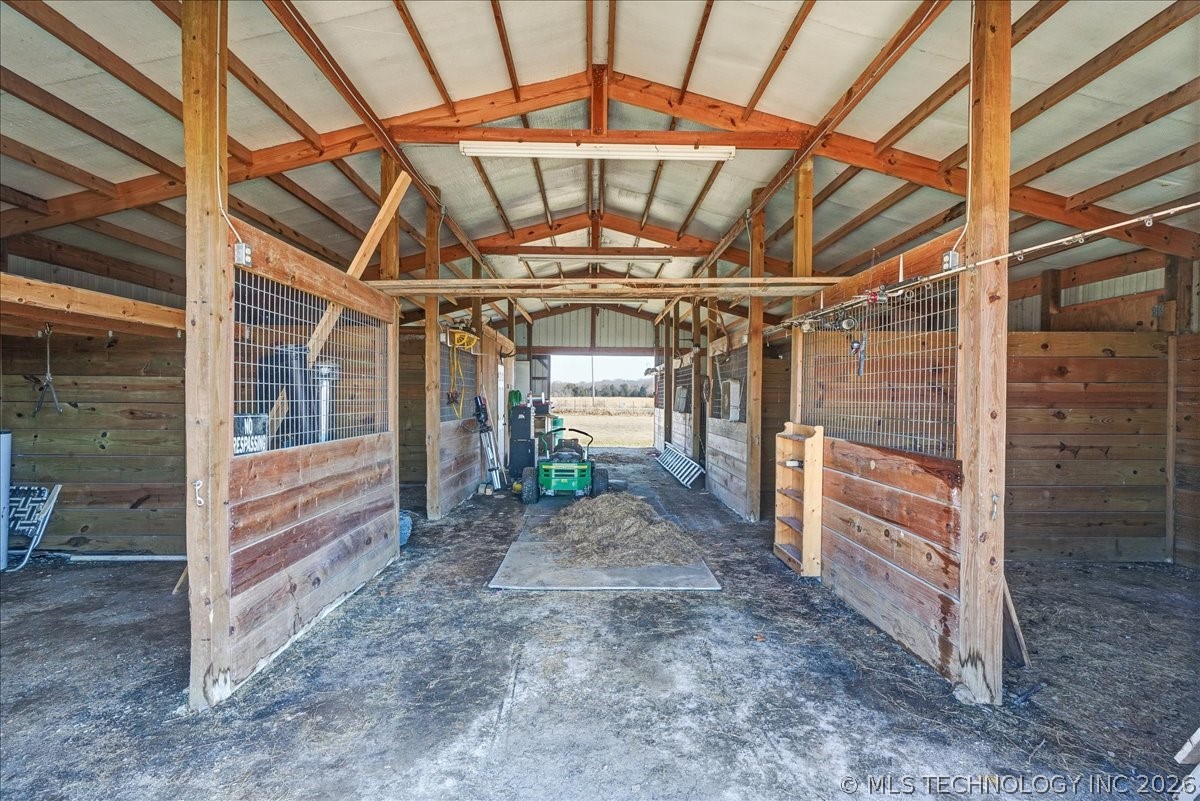 470025 Highway 101 Property Photo 29