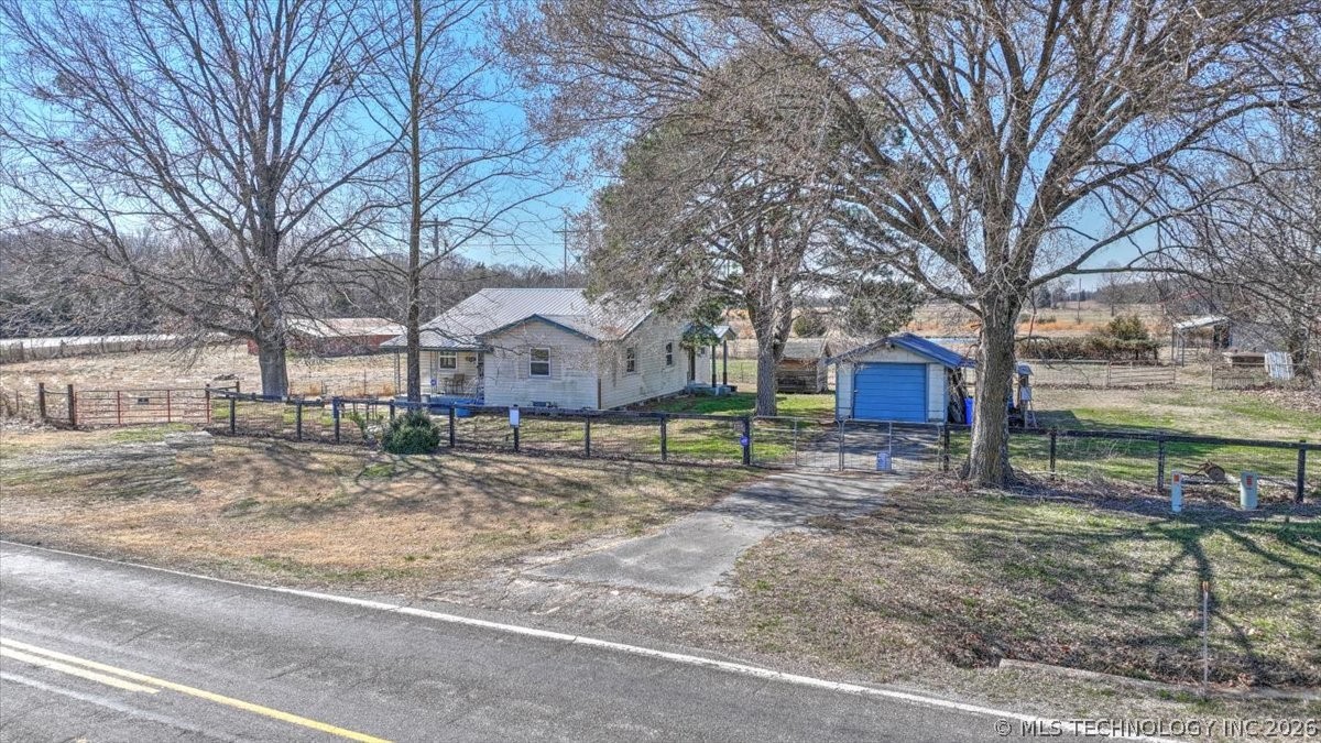 470025 Highway 101 Property Photo 44