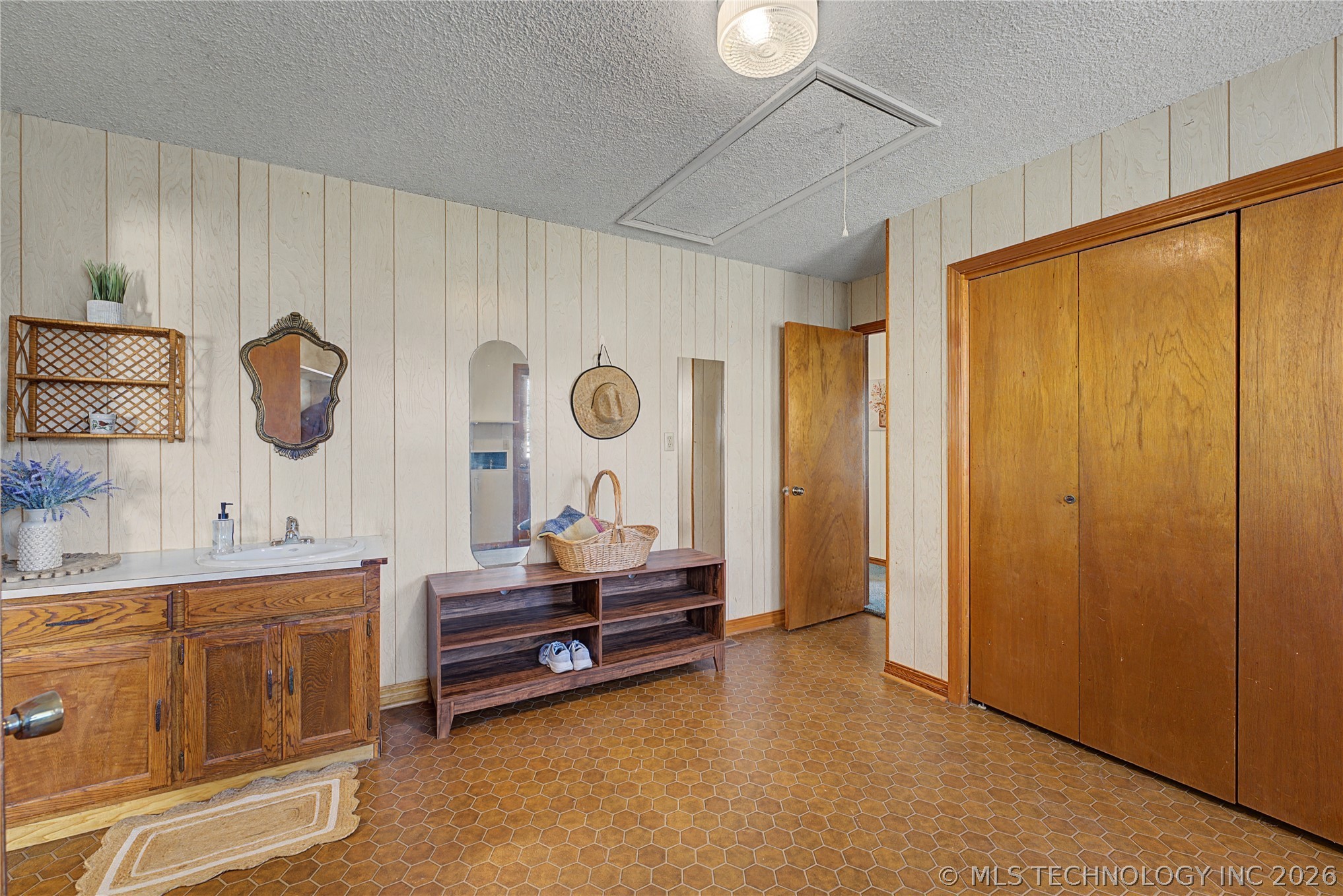 408 E E Street Property Photo 6