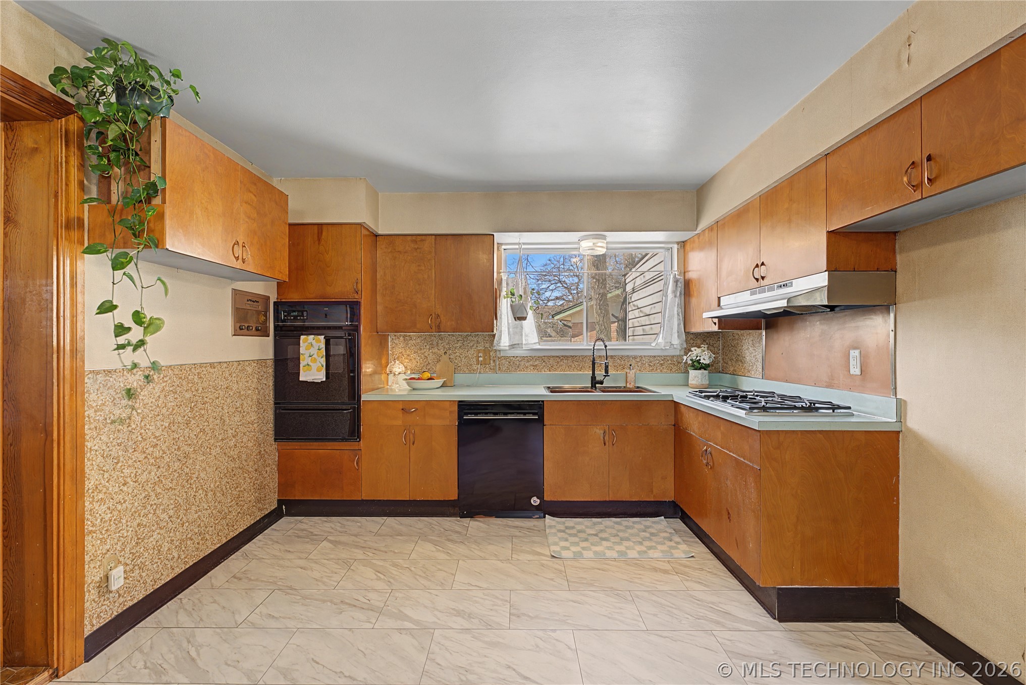 408 E E Street Property Photo 23