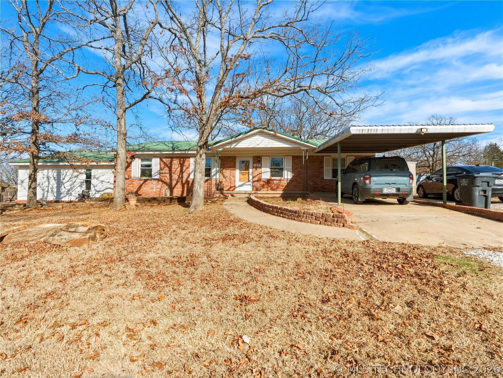 120 Oakwood Property Photo 1