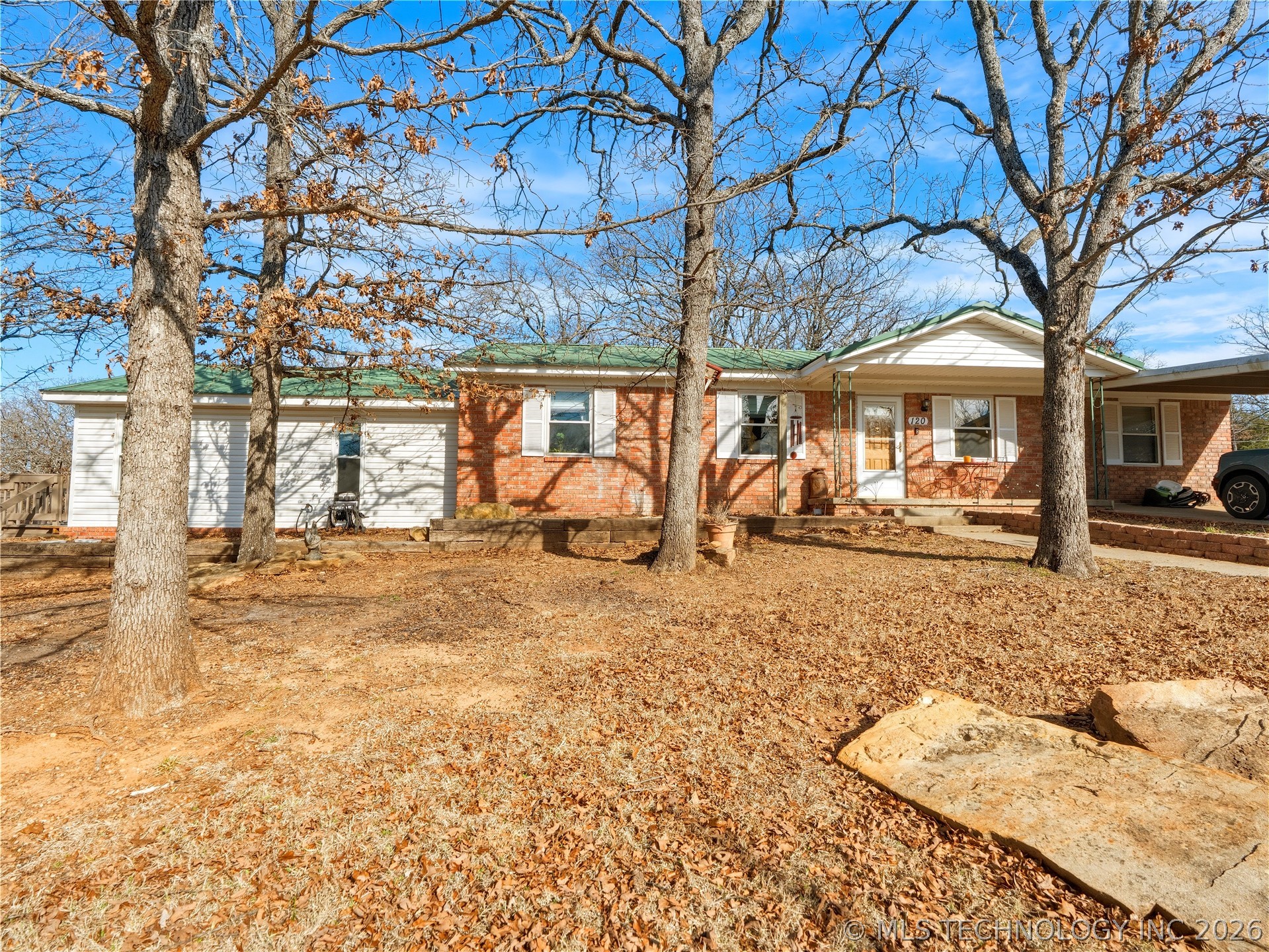 120 Oakwood Property Photo 2