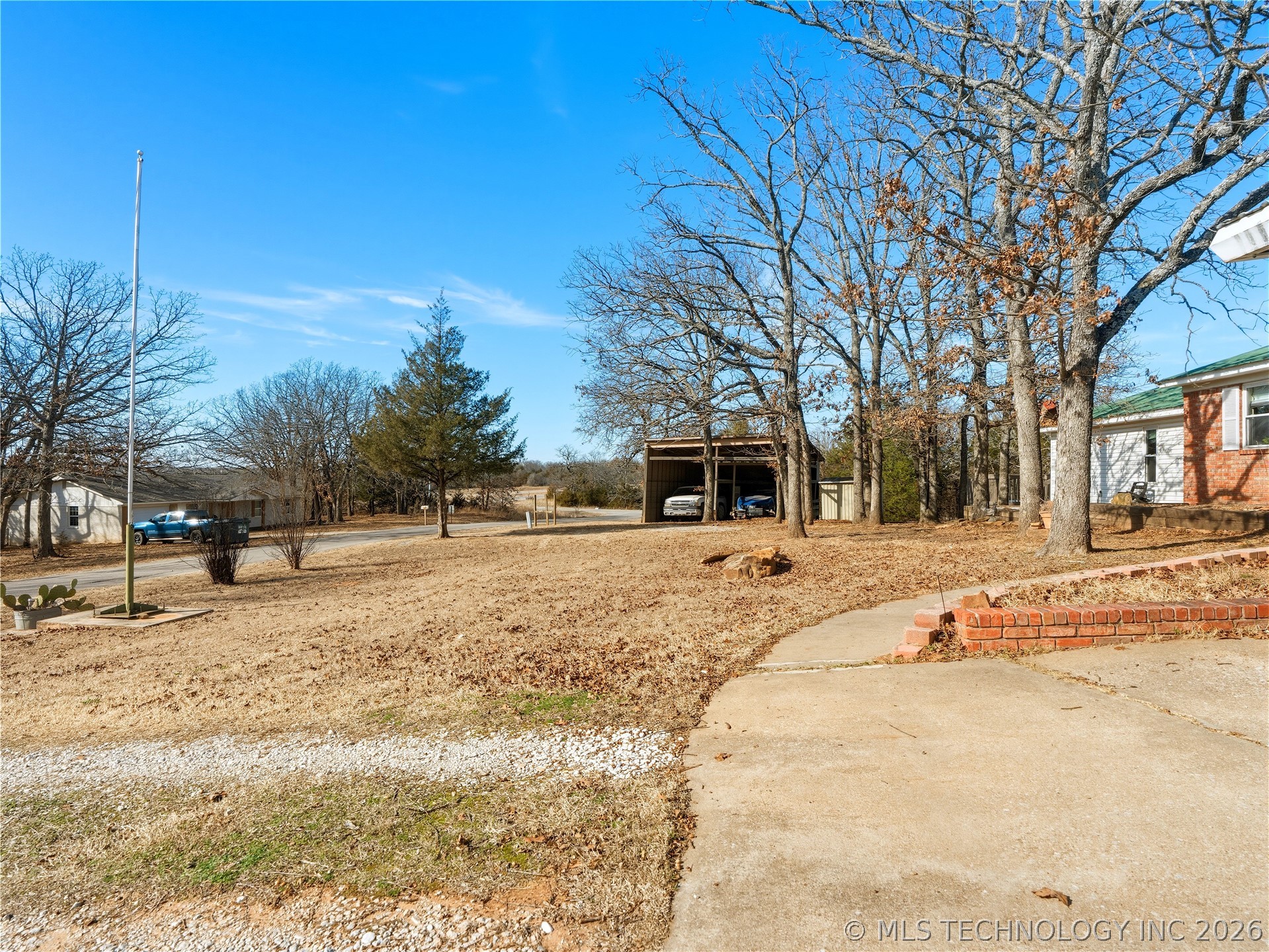 120 Oakwood Property Photo 3