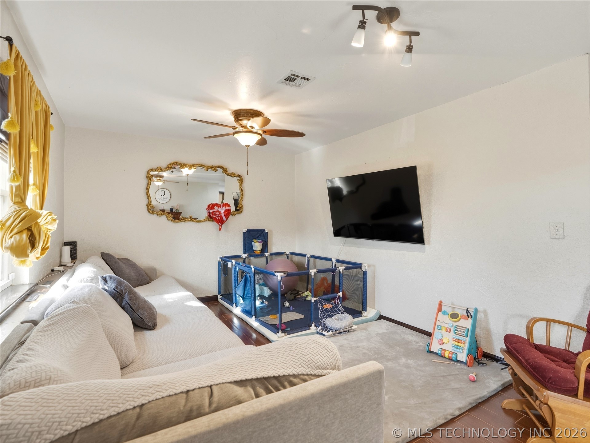 120 Oakwood Property Photo 6