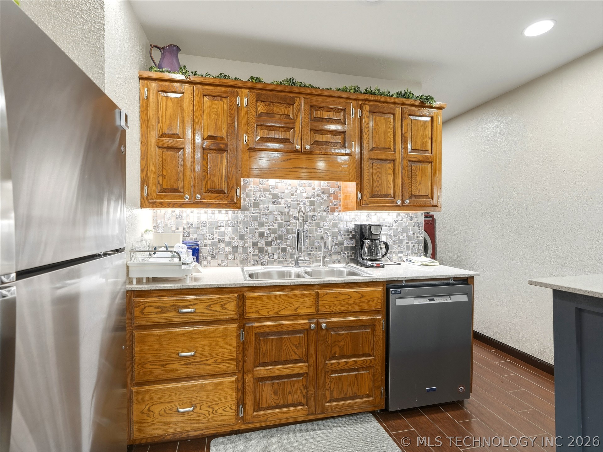 120 Oakwood Property Photo 11