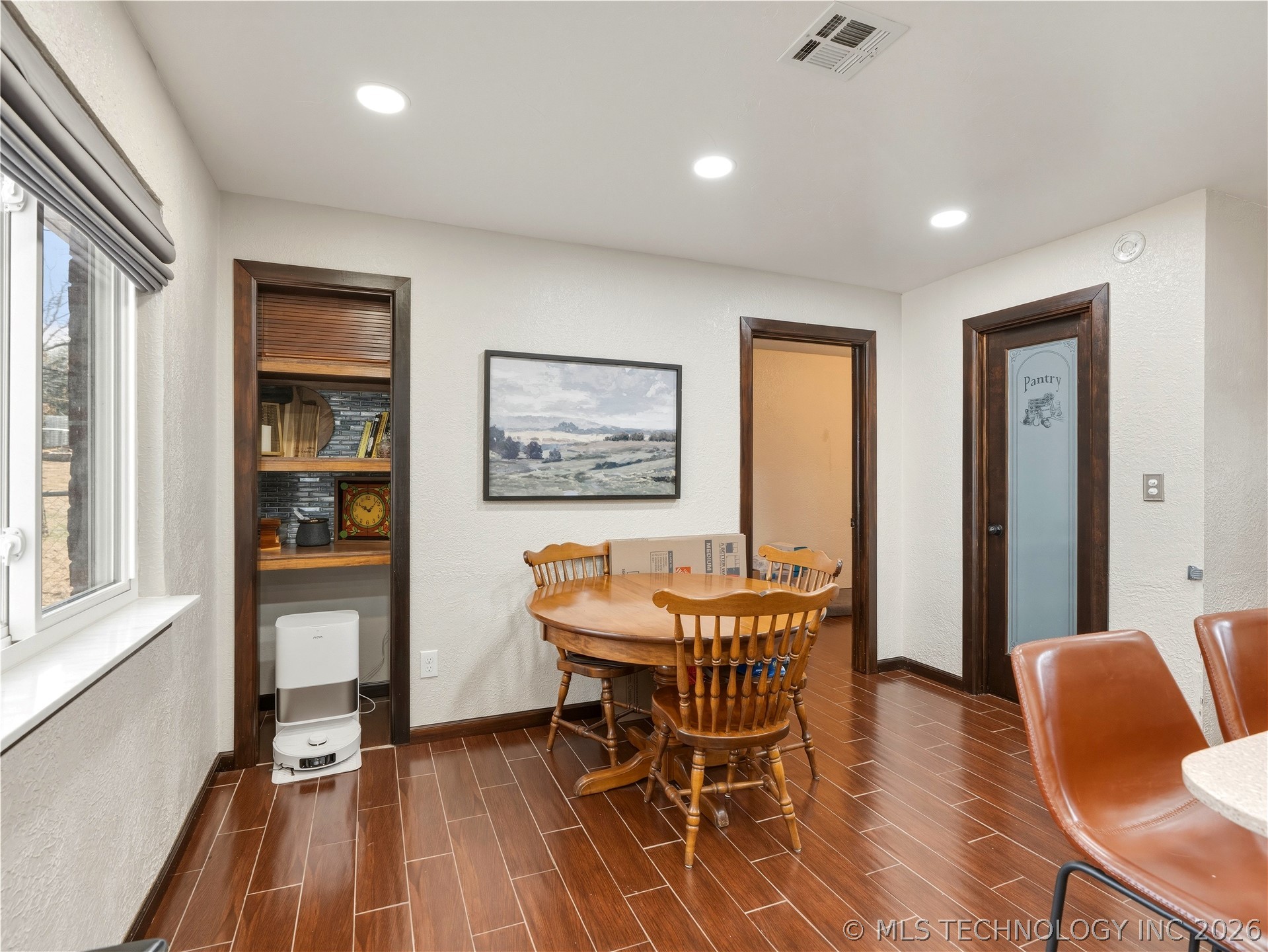 120 Oakwood Property Photo 17