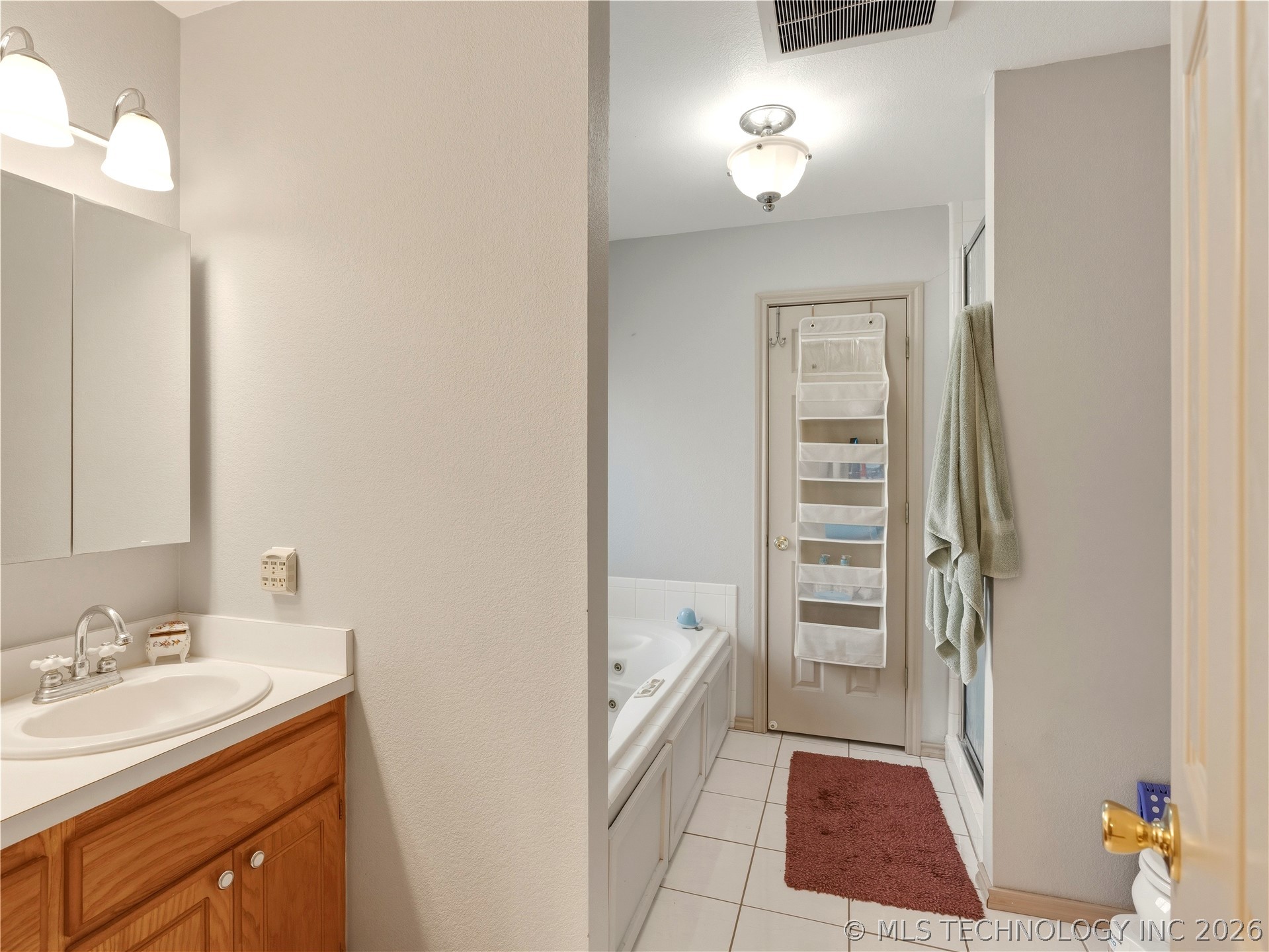 120 Oakwood Property Photo 22
