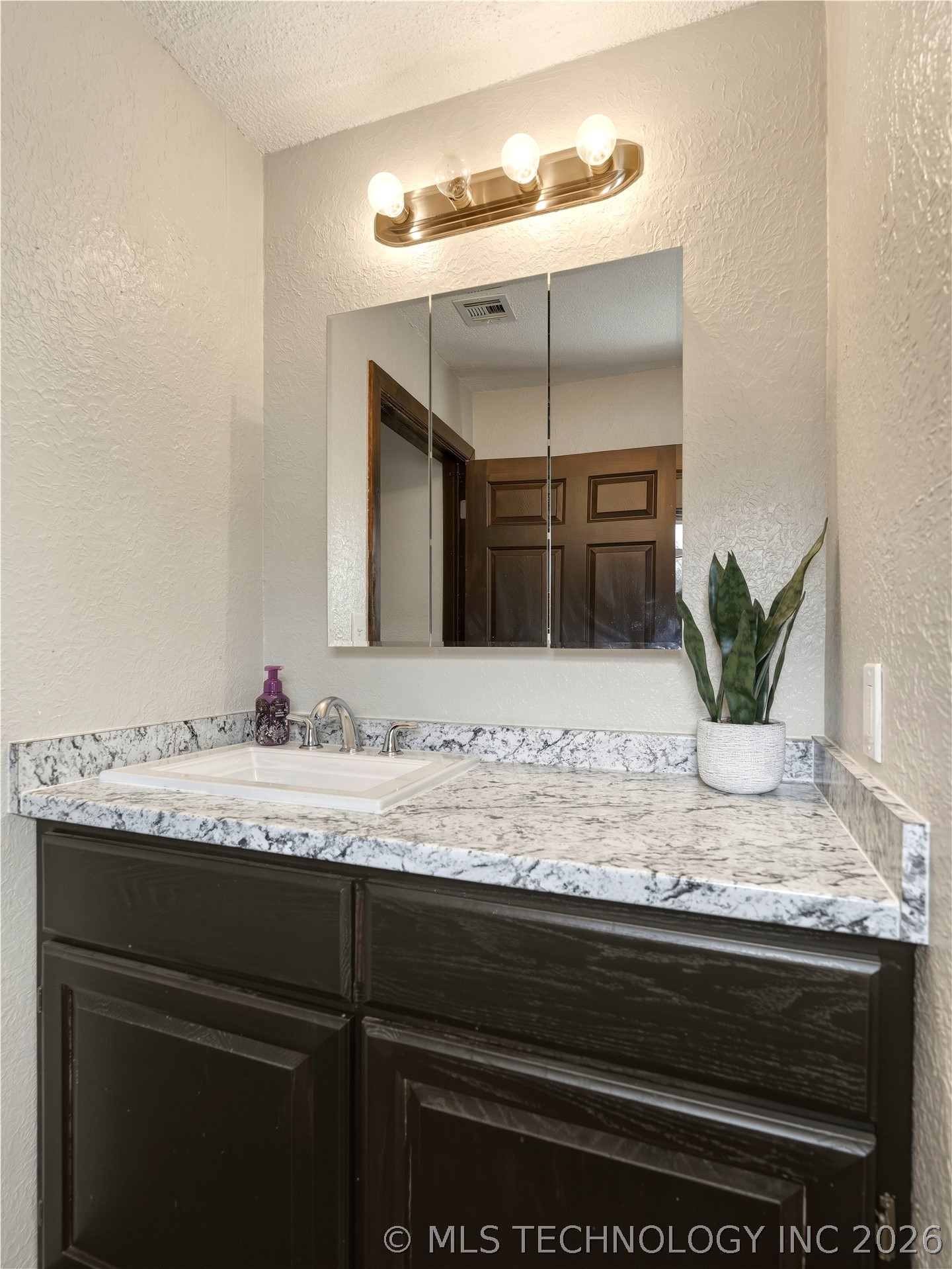 120 Oakwood Property Photo 32