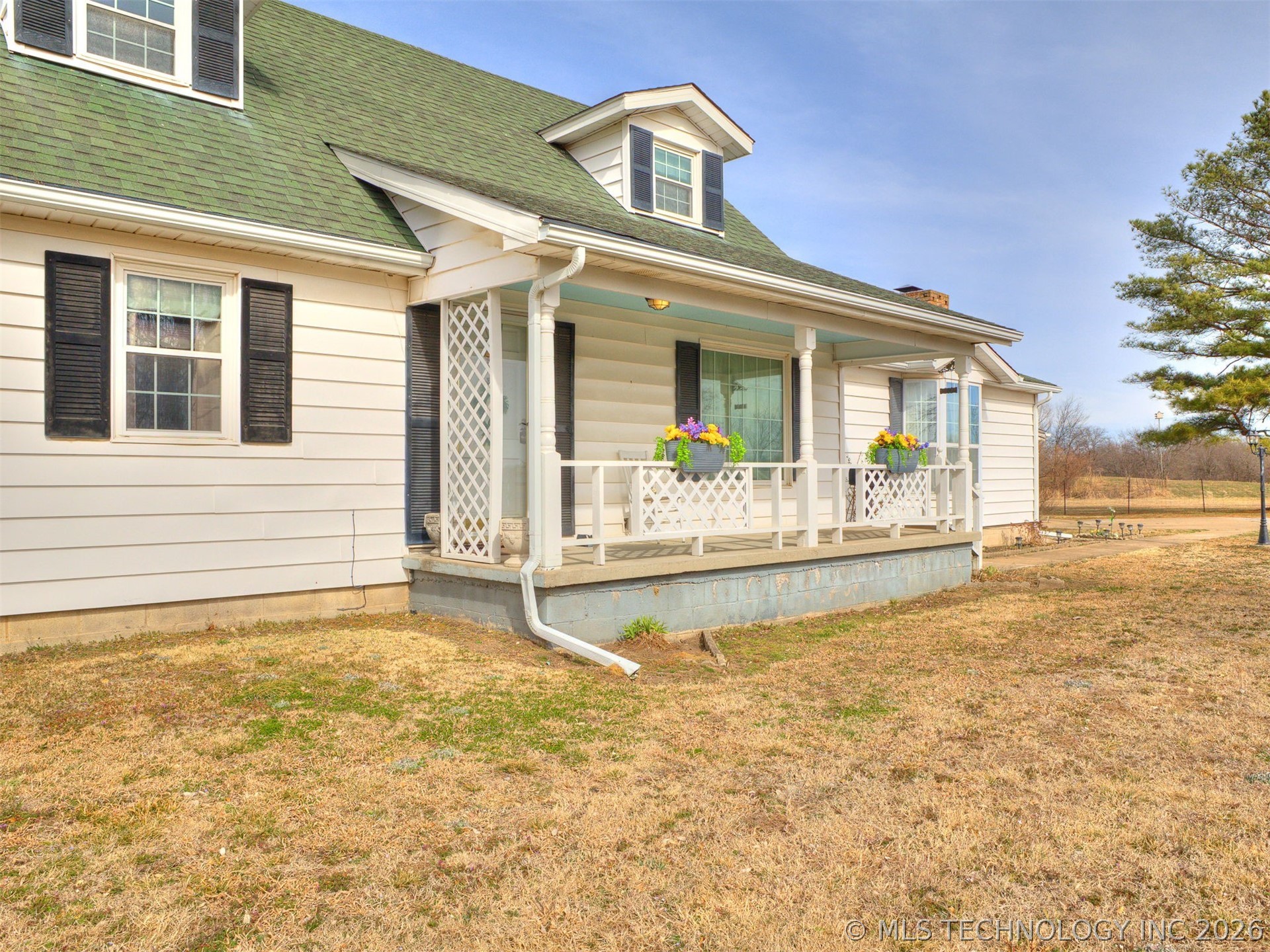 10616 N 20th West Avenue Property Photo 6