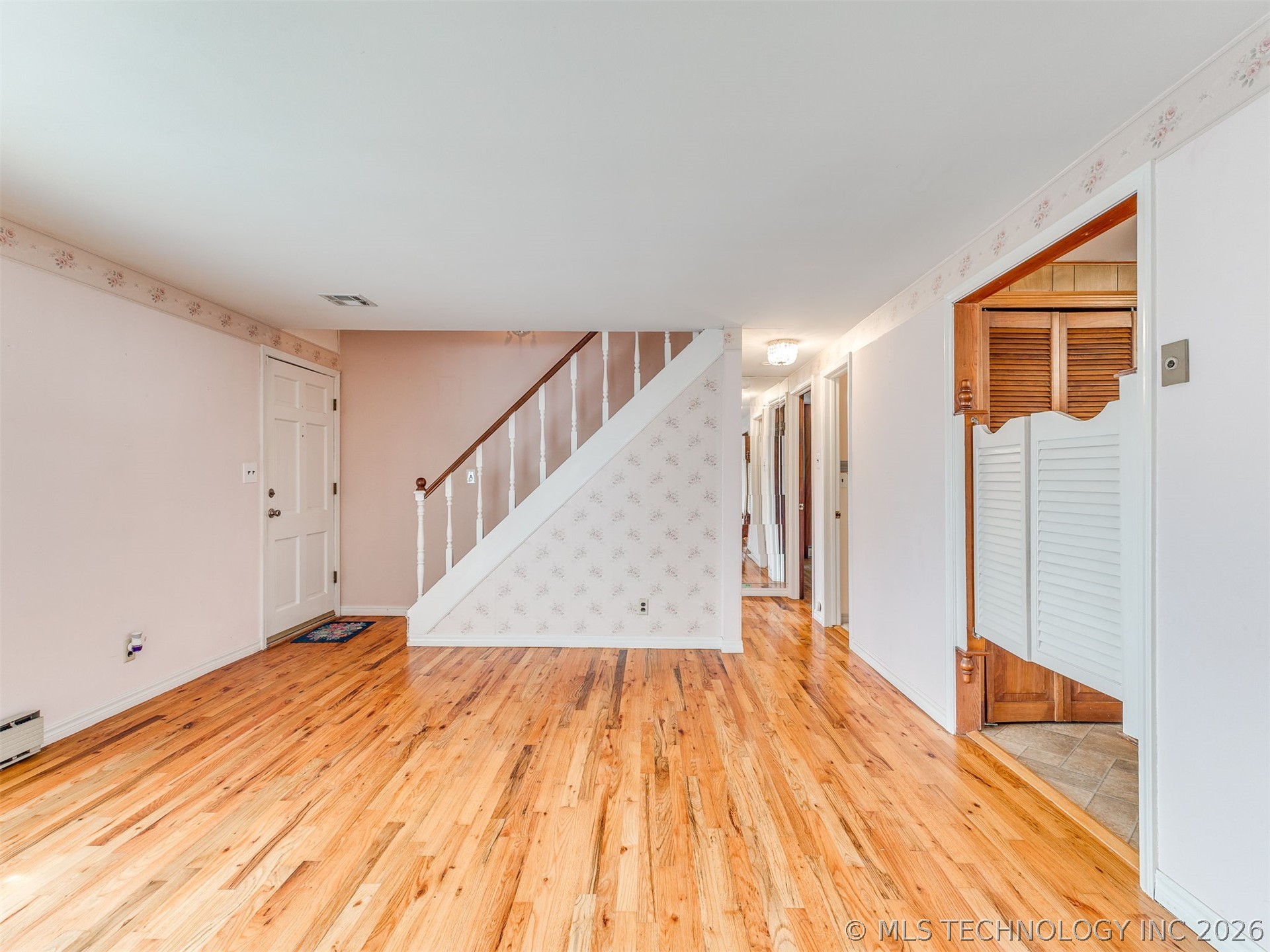 10616 N 20th West Avenue Property Photo 7