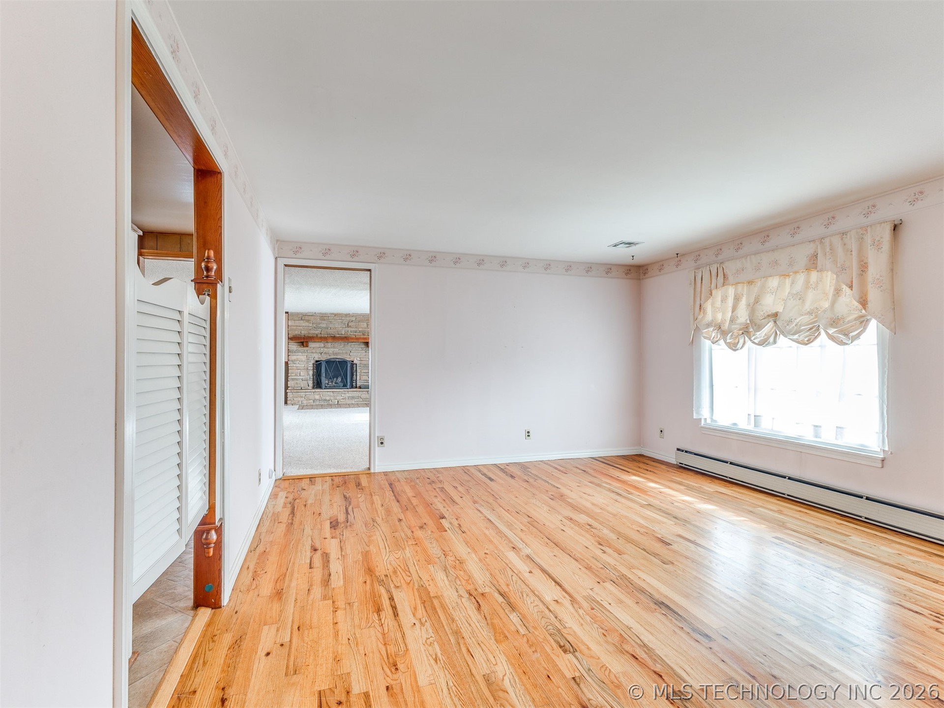 10616 N 20th West Avenue Property Photo 9