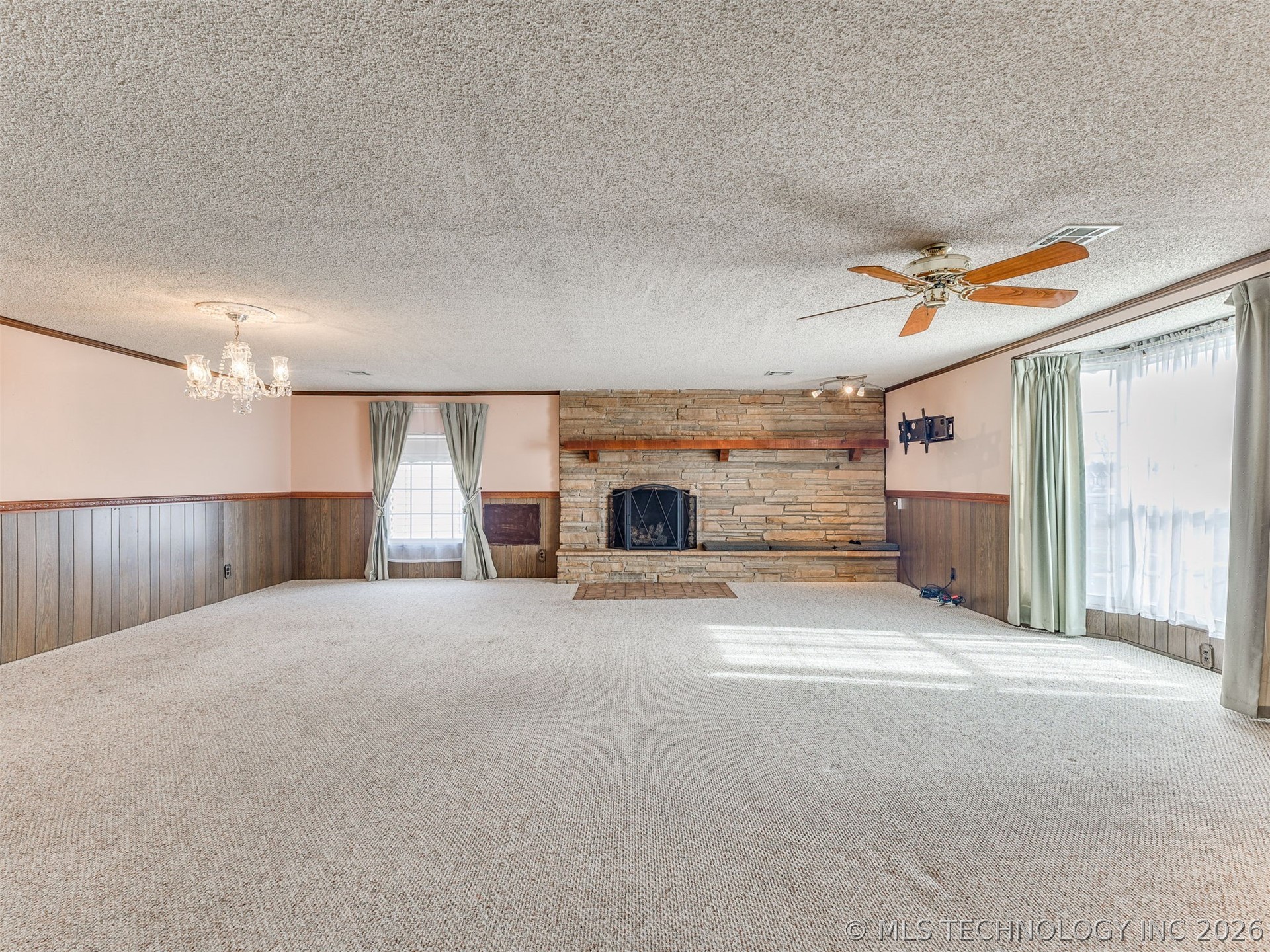 10616 N 20th West Avenue Property Photo 10