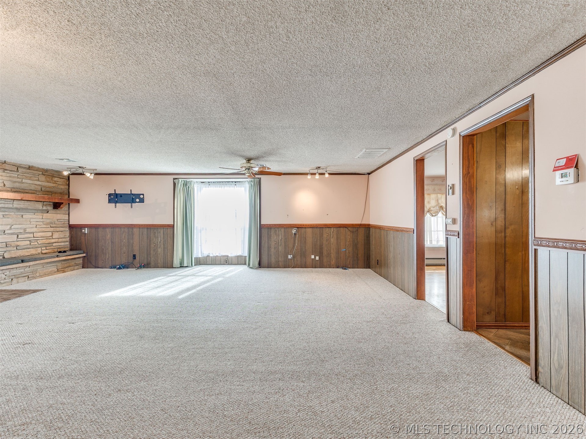 10616 N 20th West Avenue Property Photo 11