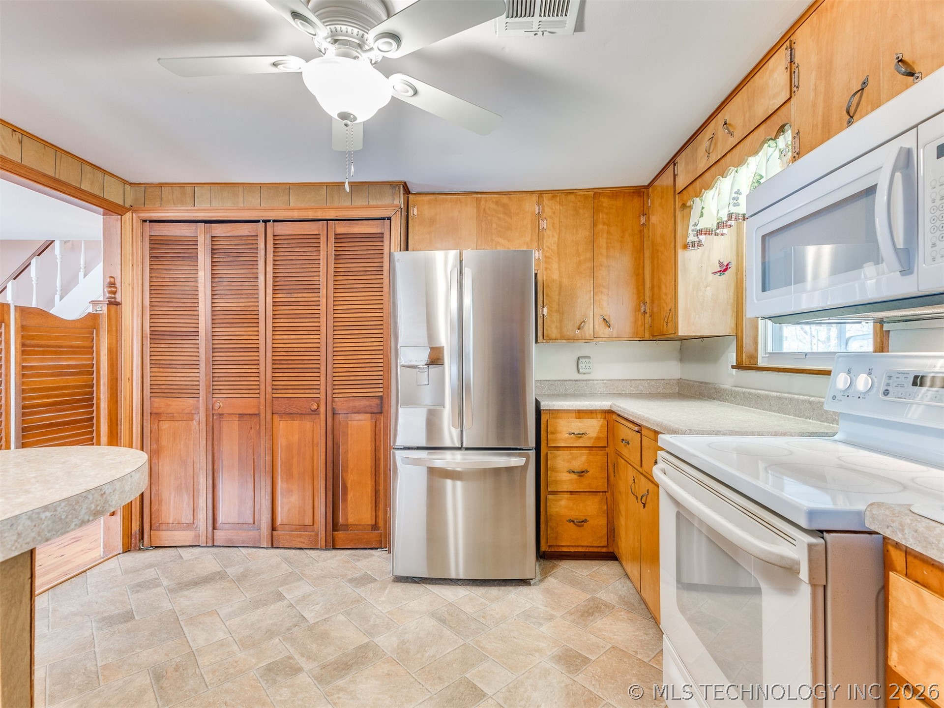 10616 N 20th West Avenue Property Photo 16