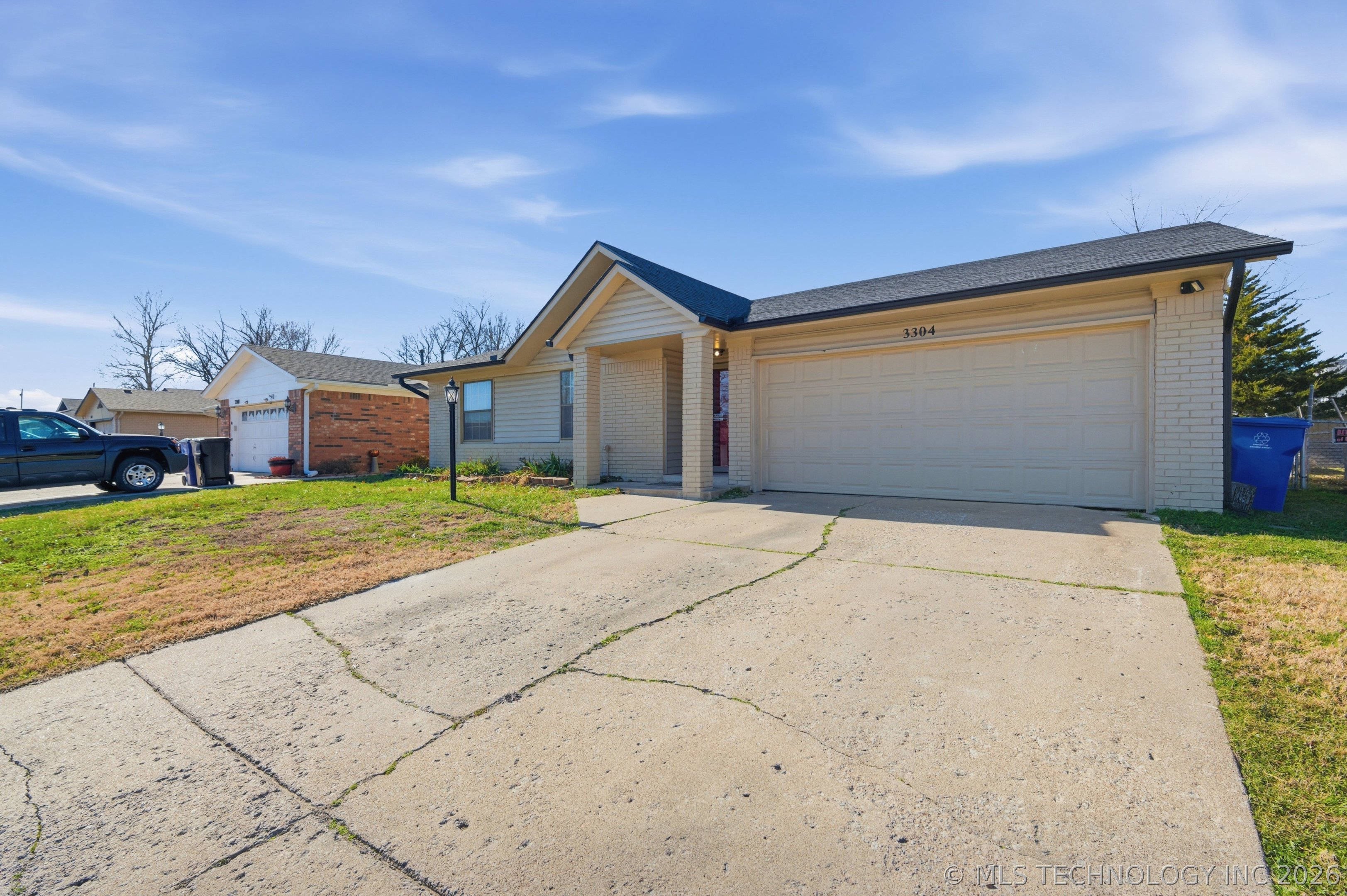 3304 S Ash Court Property Photo 2