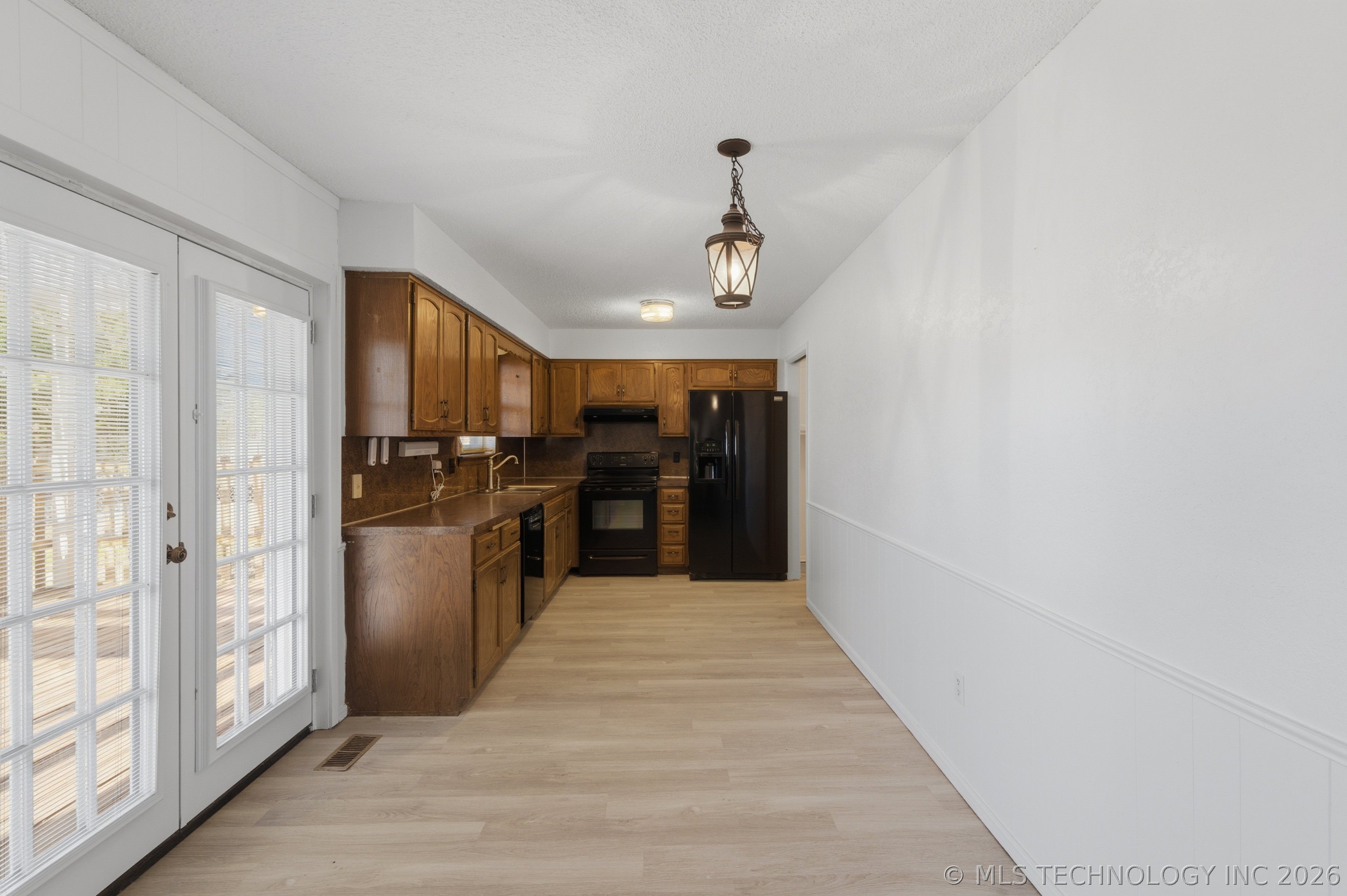 3304 S Ash Court Property Photo 8