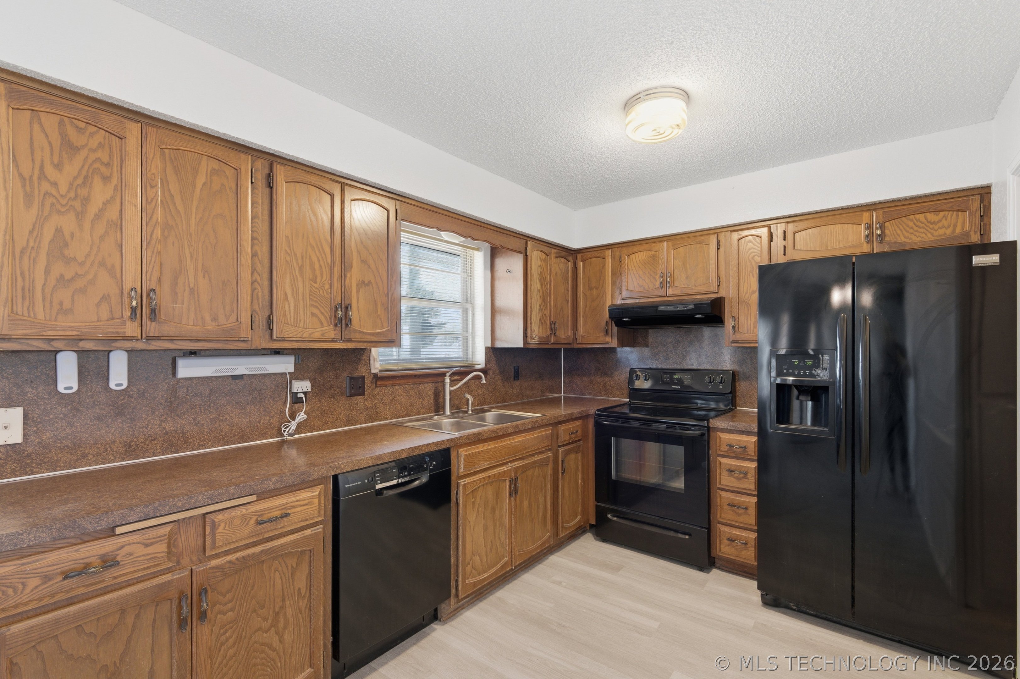 3304 S Ash Court Property Photo 9