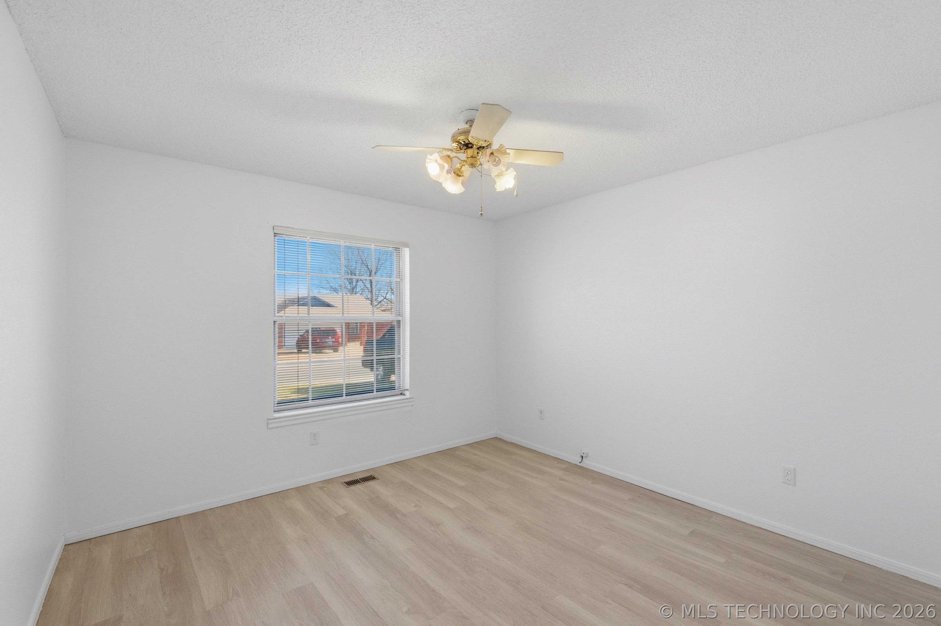 3304 S Ash Court Property Photo 14