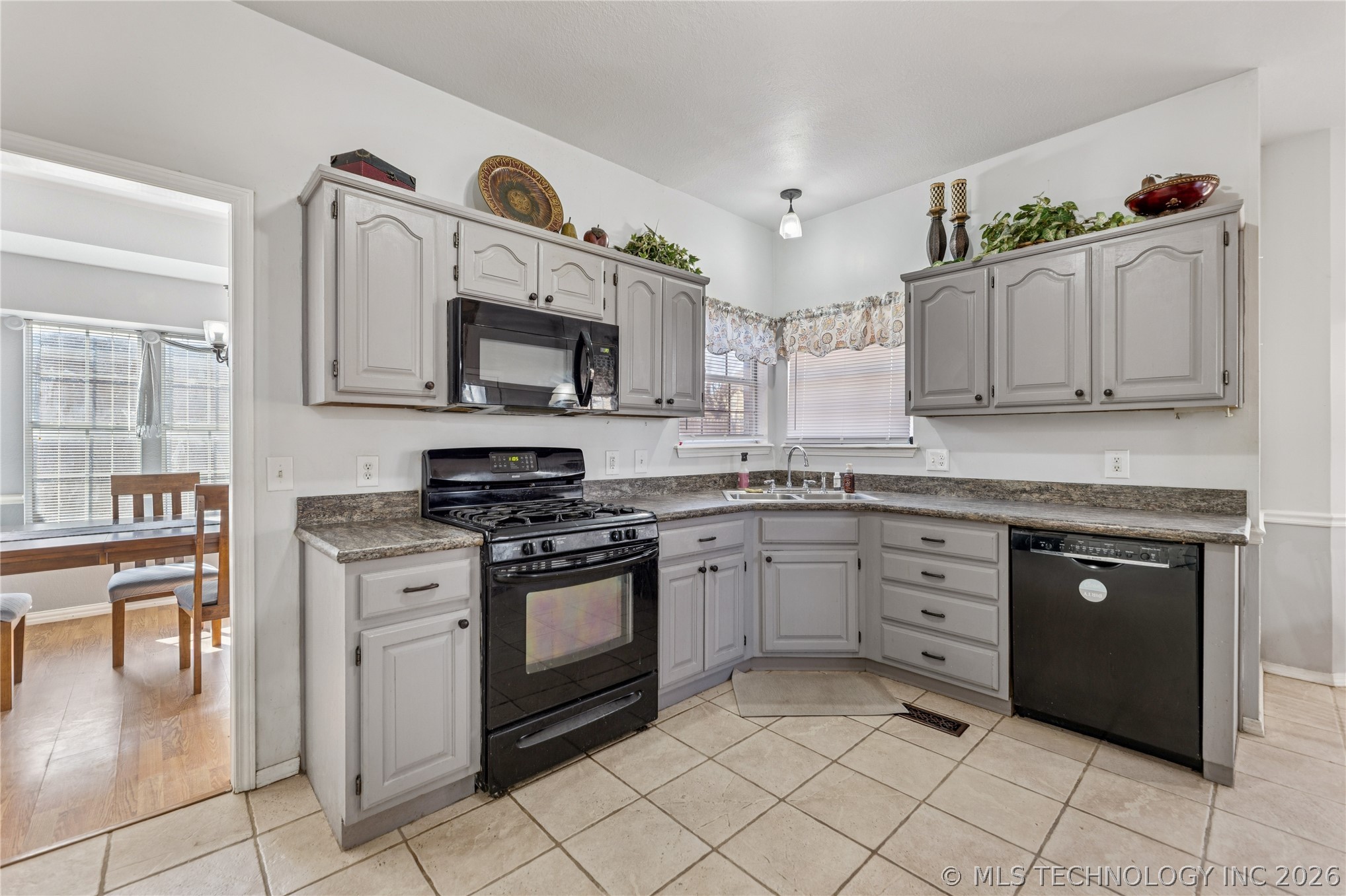 1204 N Willow Avenue Property Photo 3