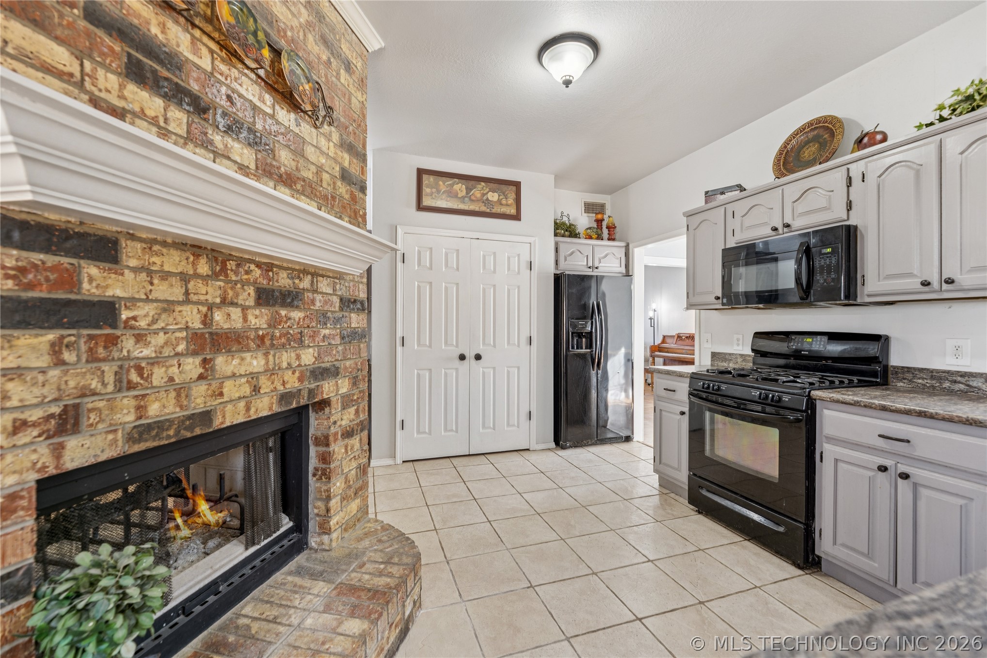 1204 N Willow Avenue Property Photo 4
