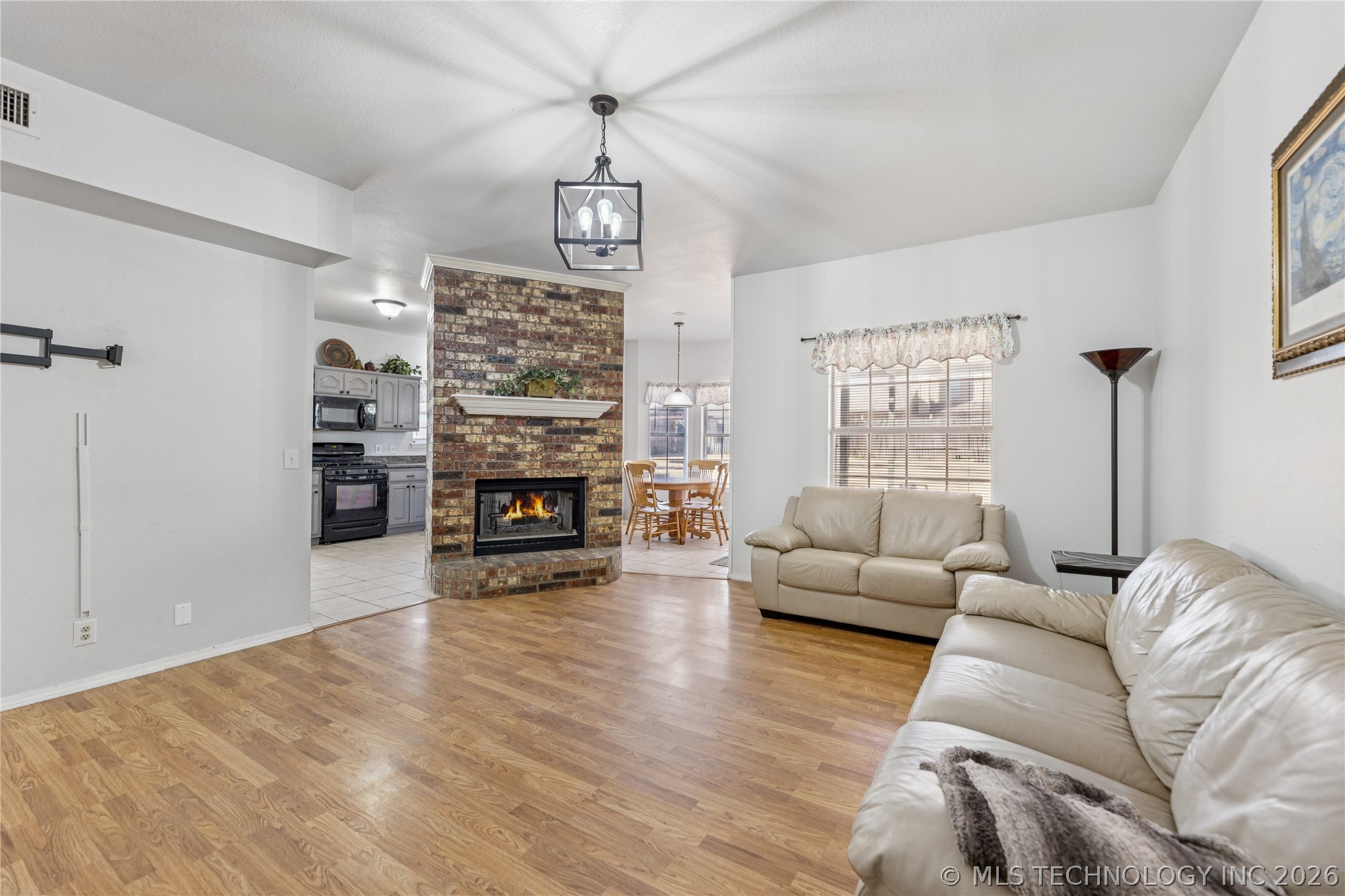 1204 N Willow Avenue Property Photo 8